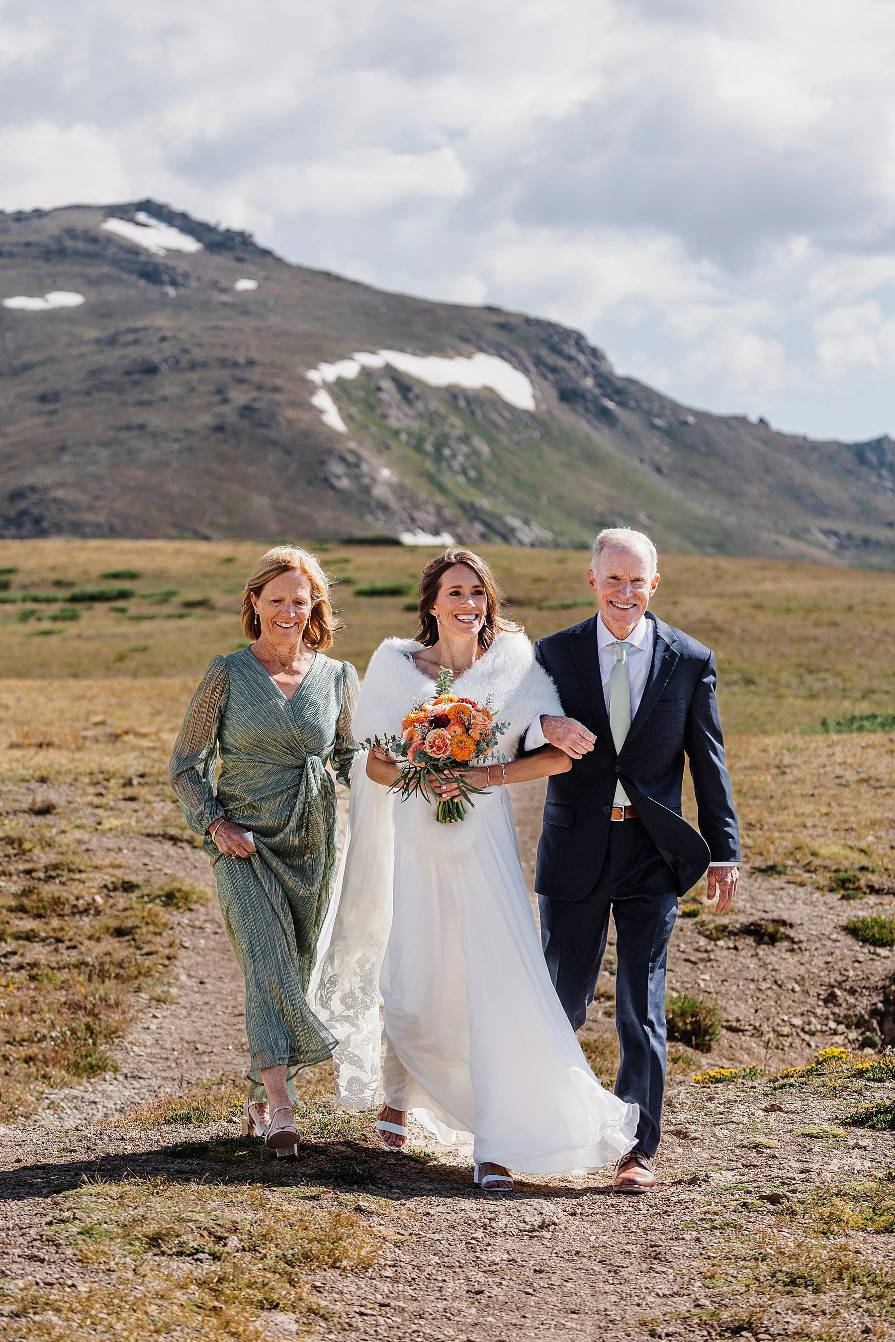 Summer-Hiking-Elopement-in-Aspen-Colorado_0023.jpg