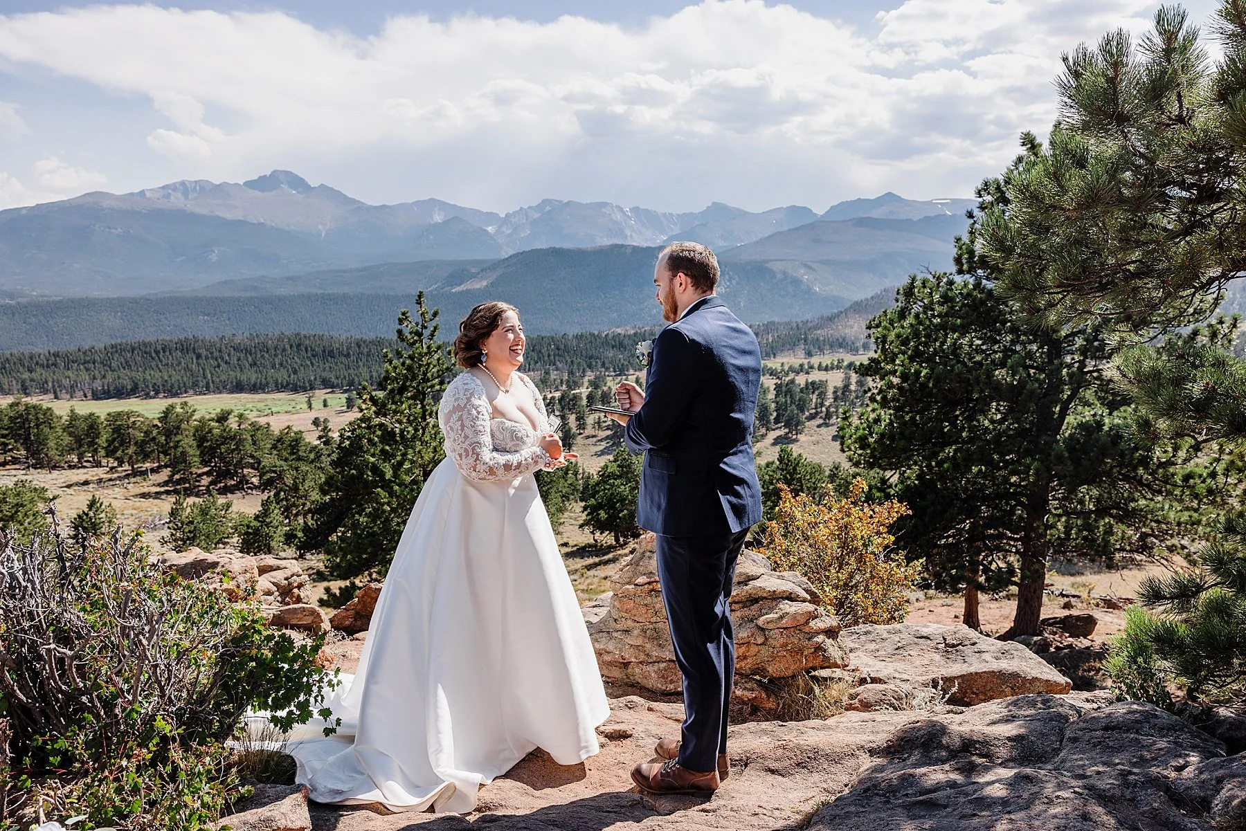 August-Elopement-at-3M-Curve-Rocky-Mountain-National-Park002.jpg