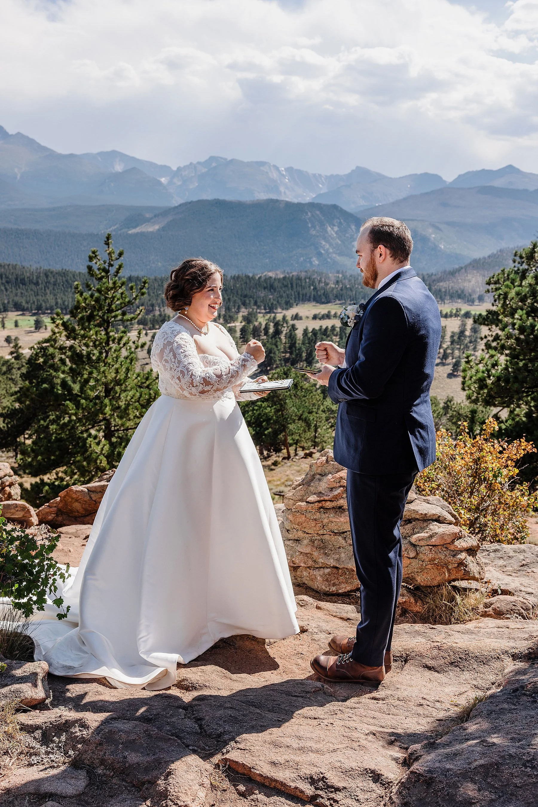 August-Elopement-at-3M-Curve-Rocky-Mountain-National-Park003.jpg