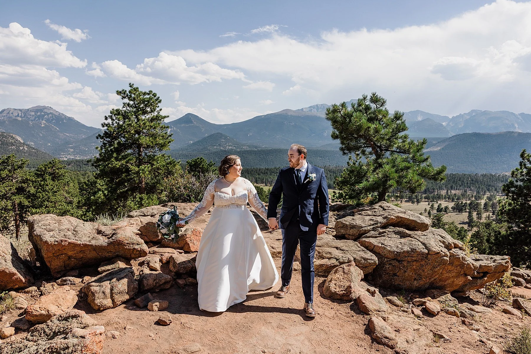 August-Elopement-at-3M-Curve-Rocky-Mountain-National-Park011.jpg