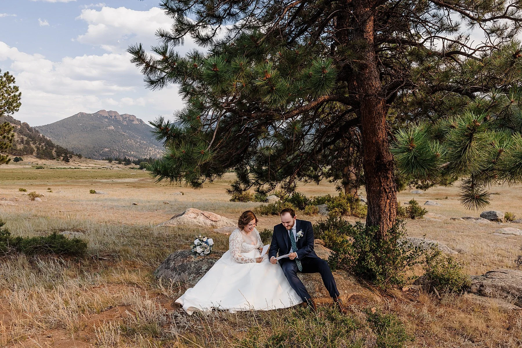 August-Elopement-at-3M-Curve-Rocky-Mountain-National-Park014.jpg