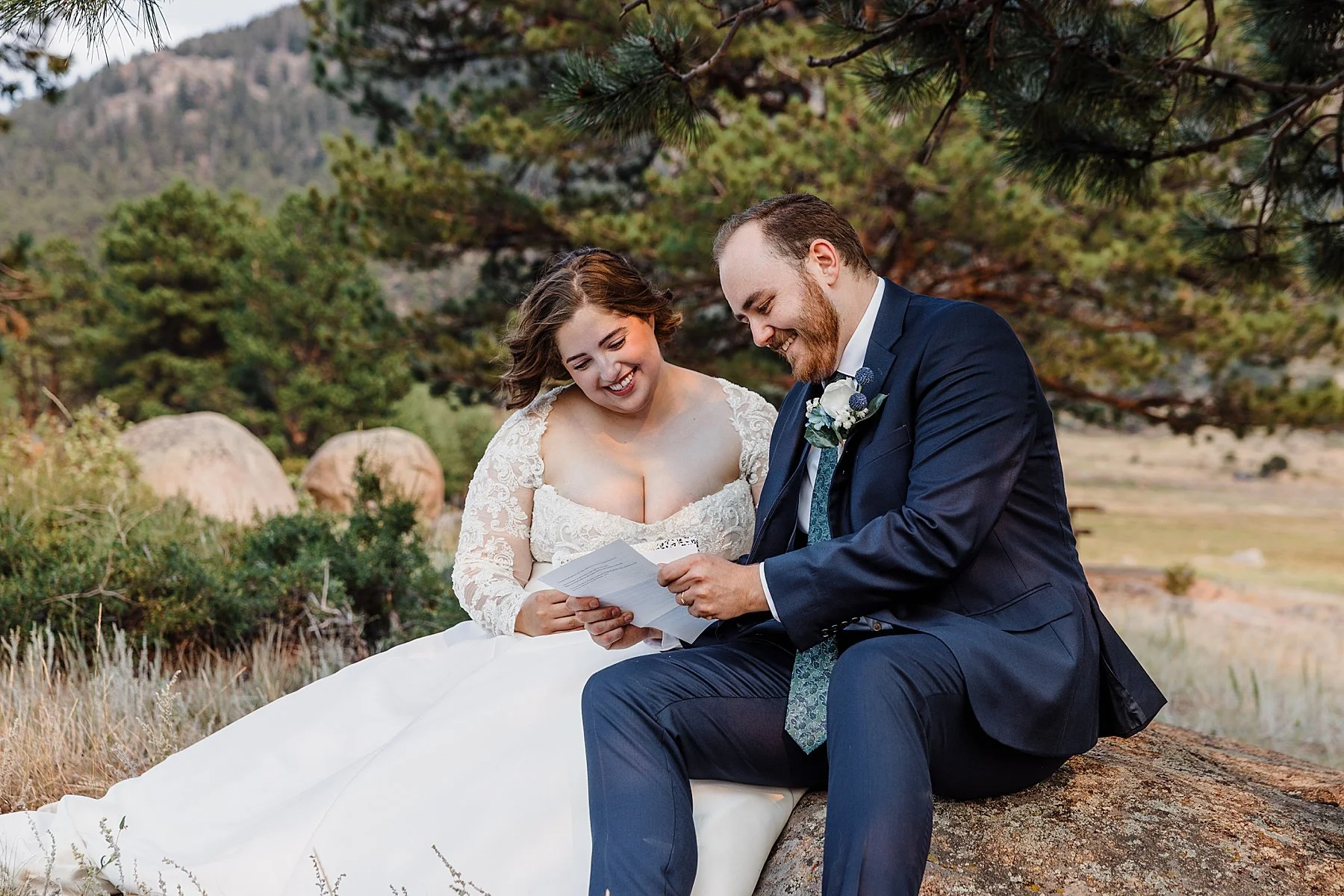 August-Elopement-at-3M-Curve-Rocky-Mountain-National-Park016.jpg