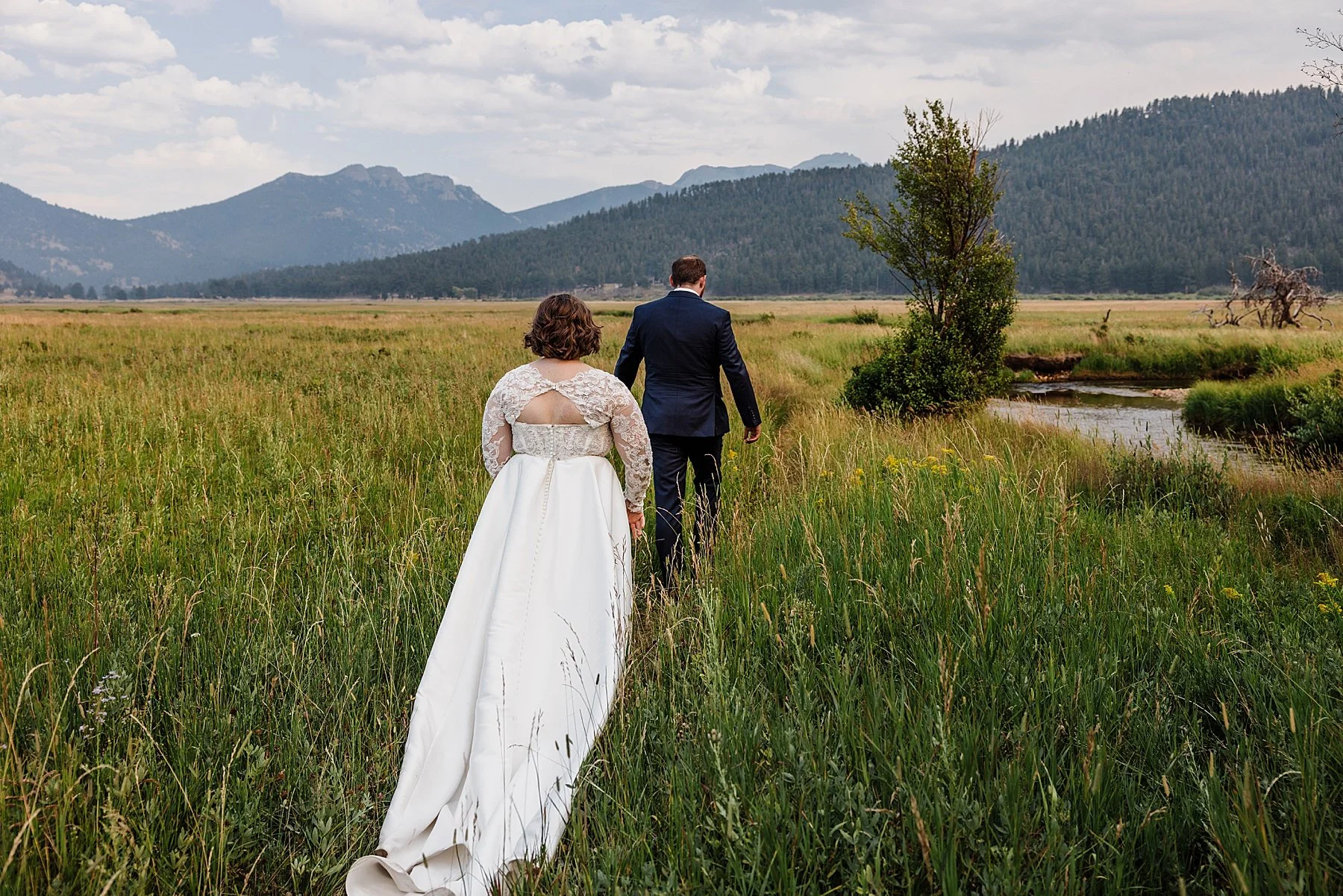 August-Elopement-at-3M-Curve-Rocky-Mountain-National-Park018.jpg