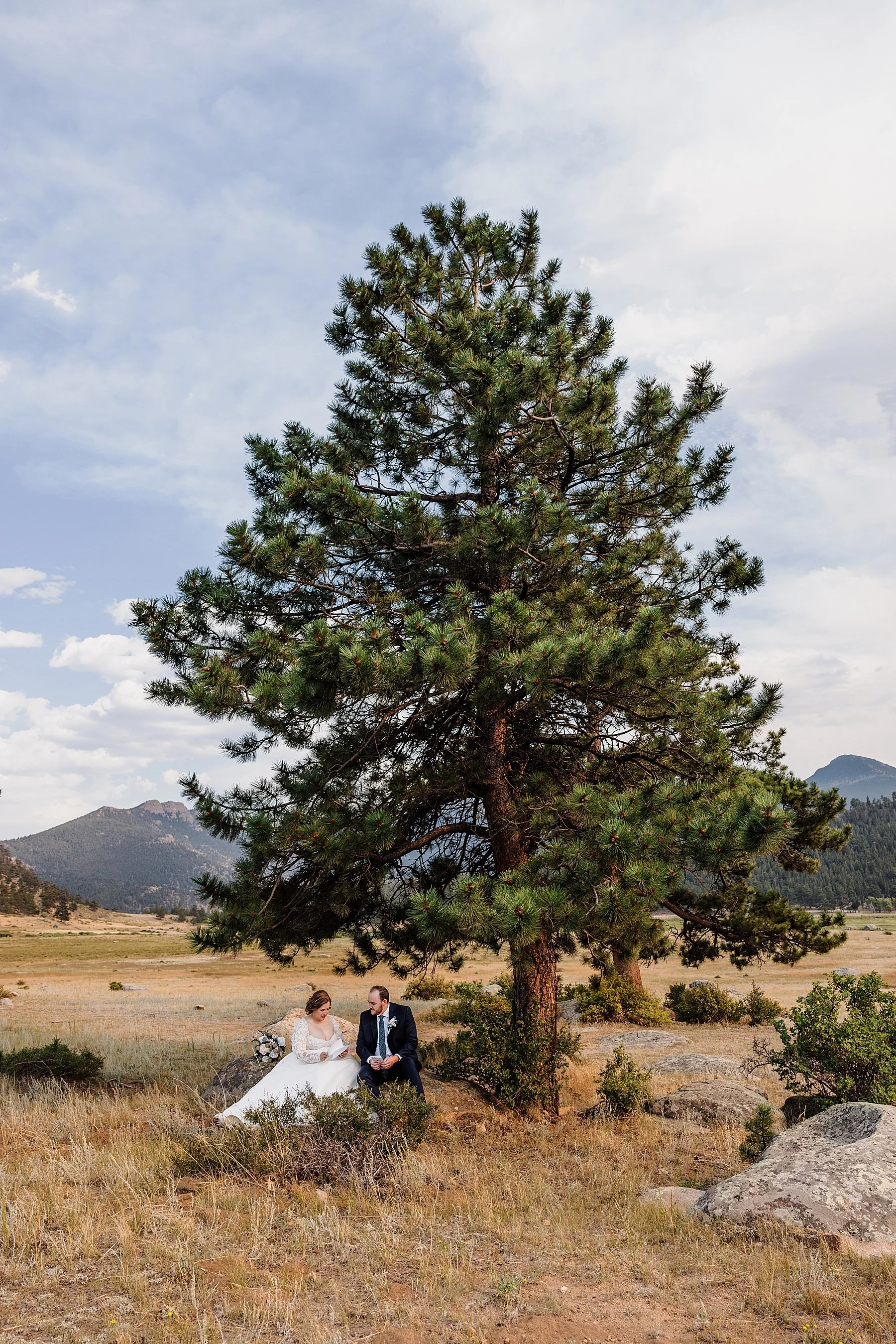 August-Elopement-at-3M-Curve-Rocky-Mountain-National-Park017.jpg