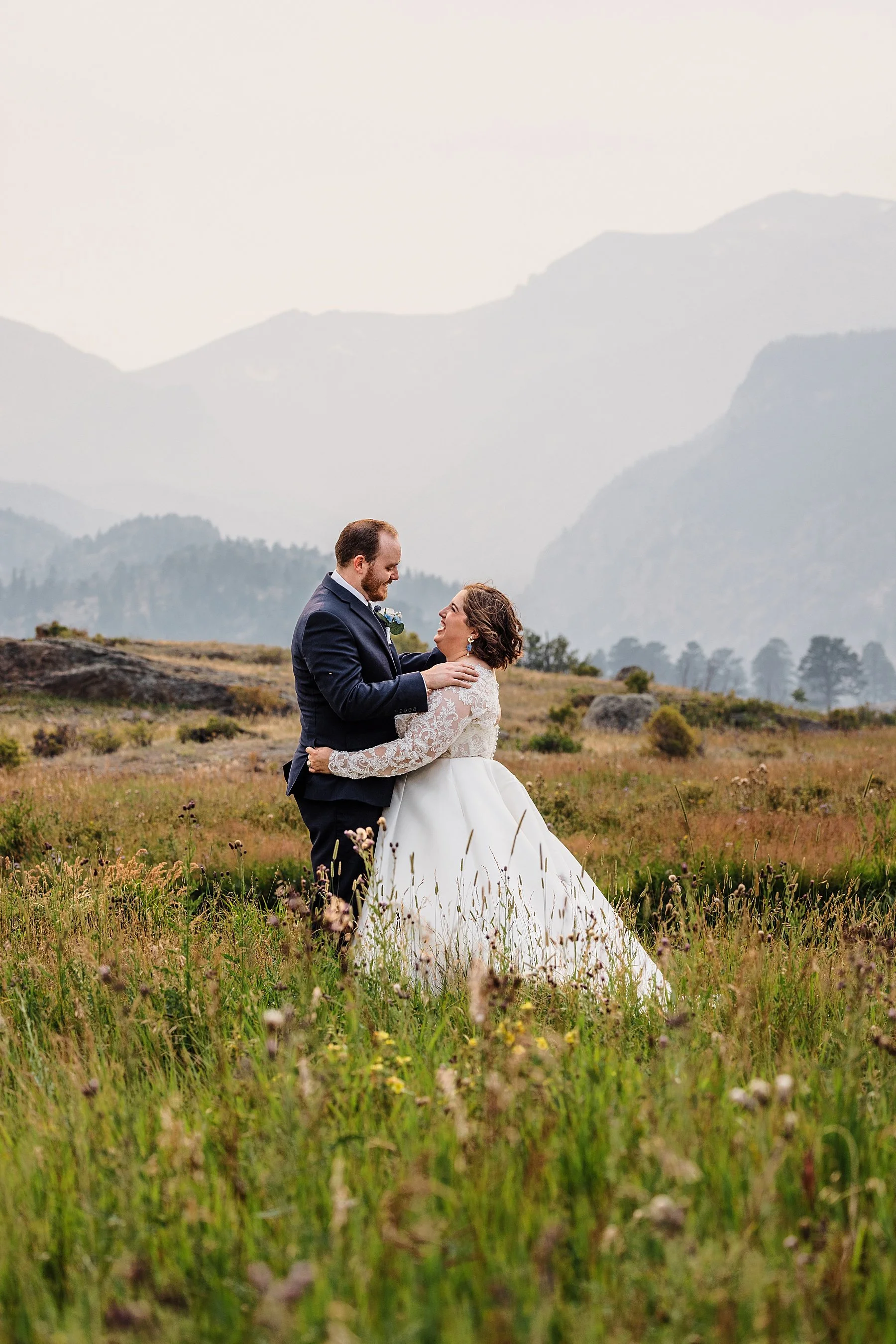August-Elopement-at-3M-Curve-Rocky-Mountain-National-Park020.jpg