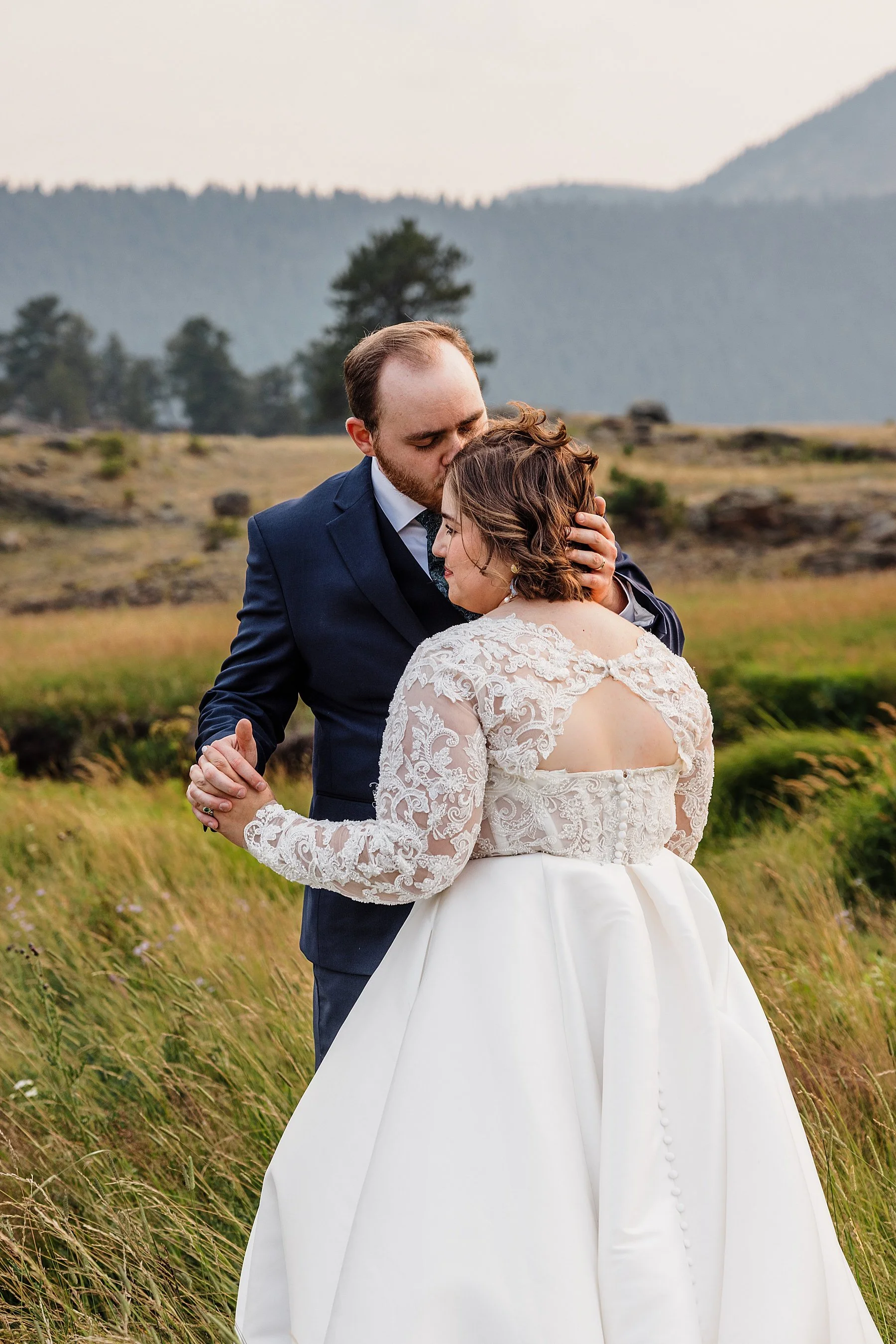 August-Elopement-at-3M-Curve-Rocky-Mountain-National-Park022.jpg