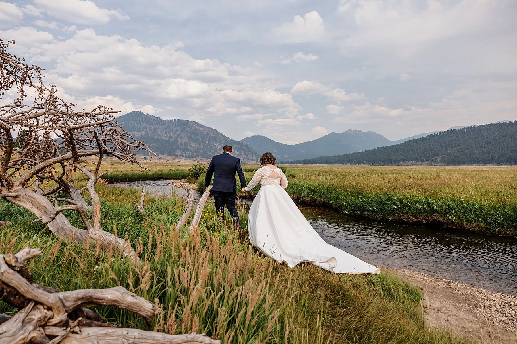August-Elopement-at-3M-Curve-Rocky-Mountain-National-Park026.jpg