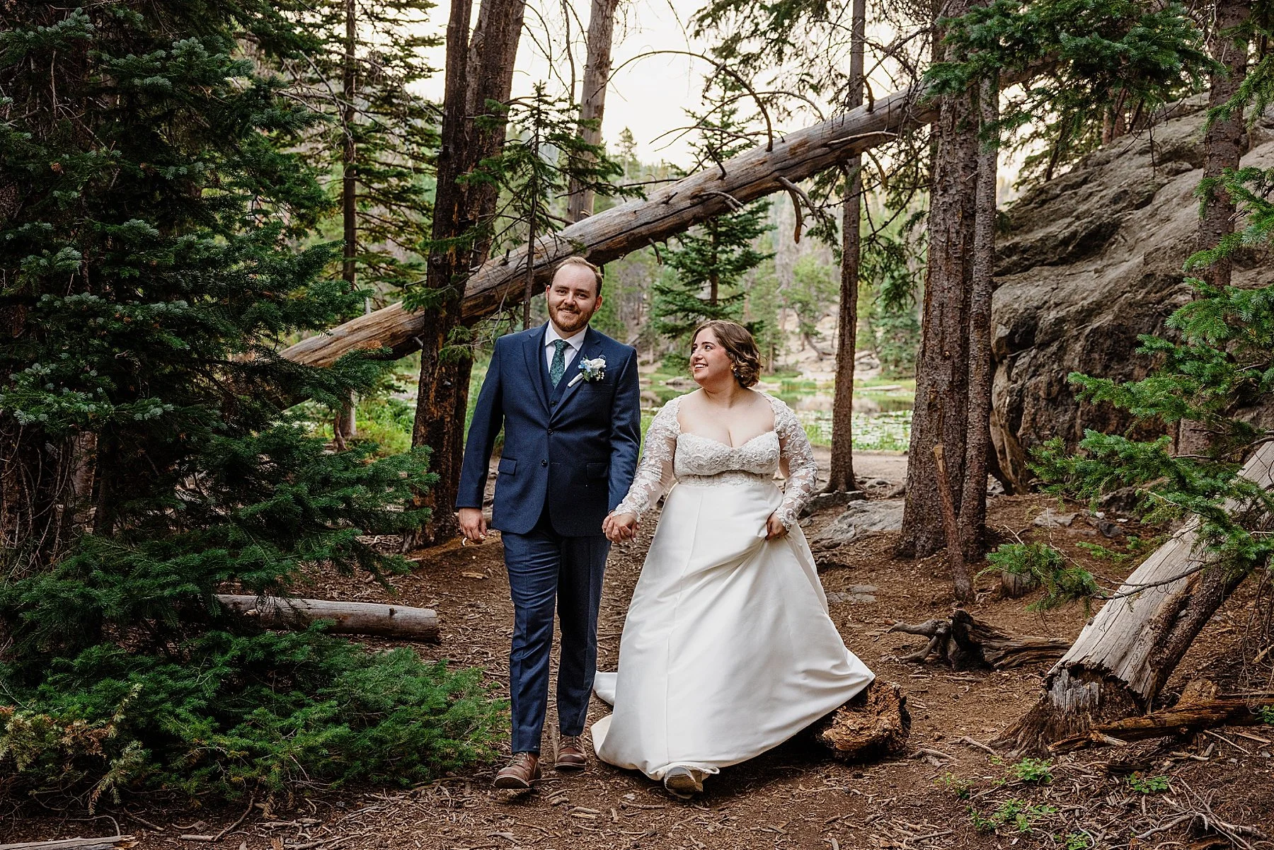 August-Elopement-at-3M-Curve-Rocky-Mountain-National-Park029.jpg