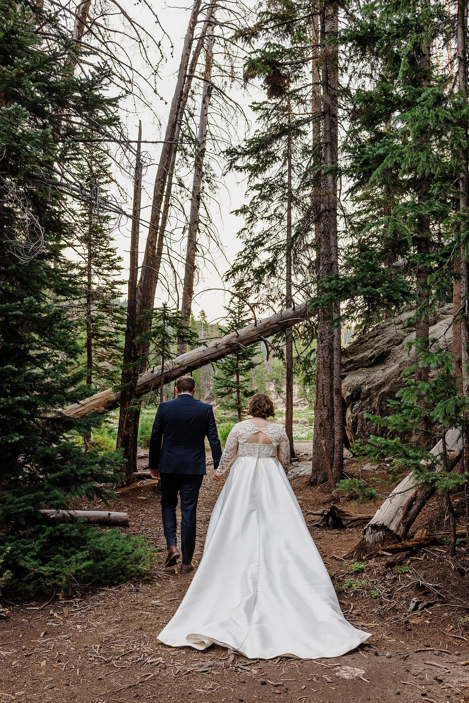 August-Elopement-at-3M-Curve-Rocky-Mountain-National-Park028.jpg