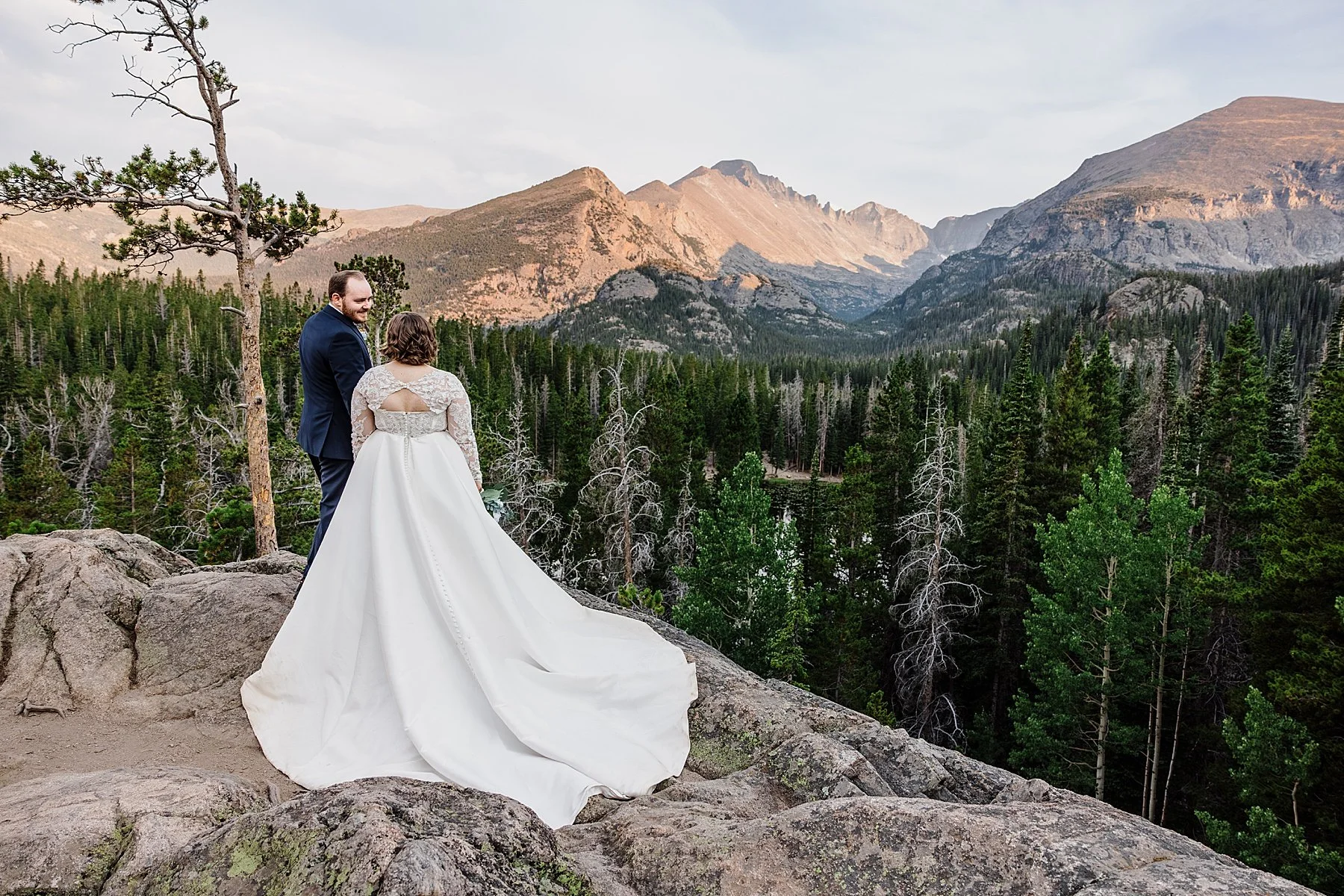 August-Elopement-at-3M-Curve-Rocky-Mountain-National-Park032.jpg