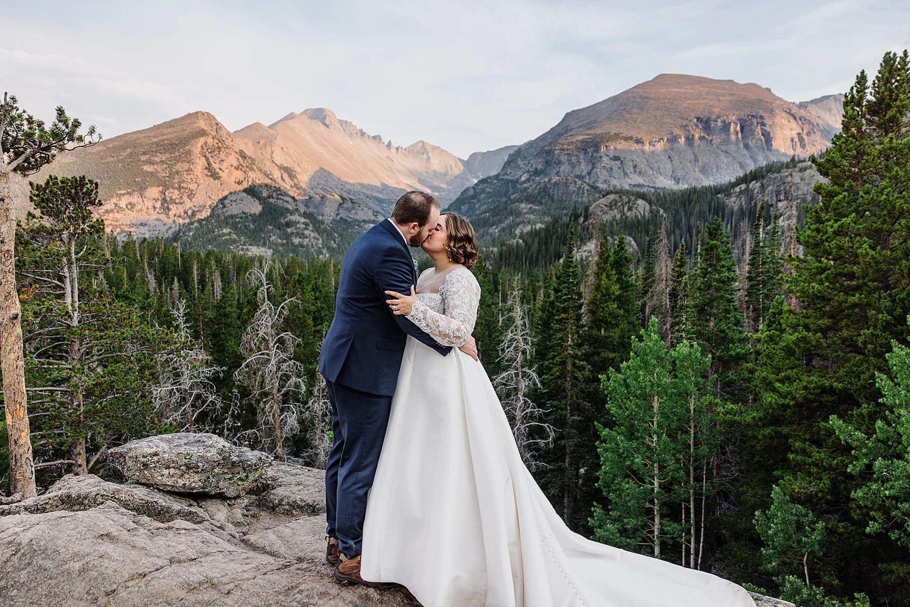 August-Elopement-at-3M-Curve-Rocky-Mountain-National-Park034.jpg