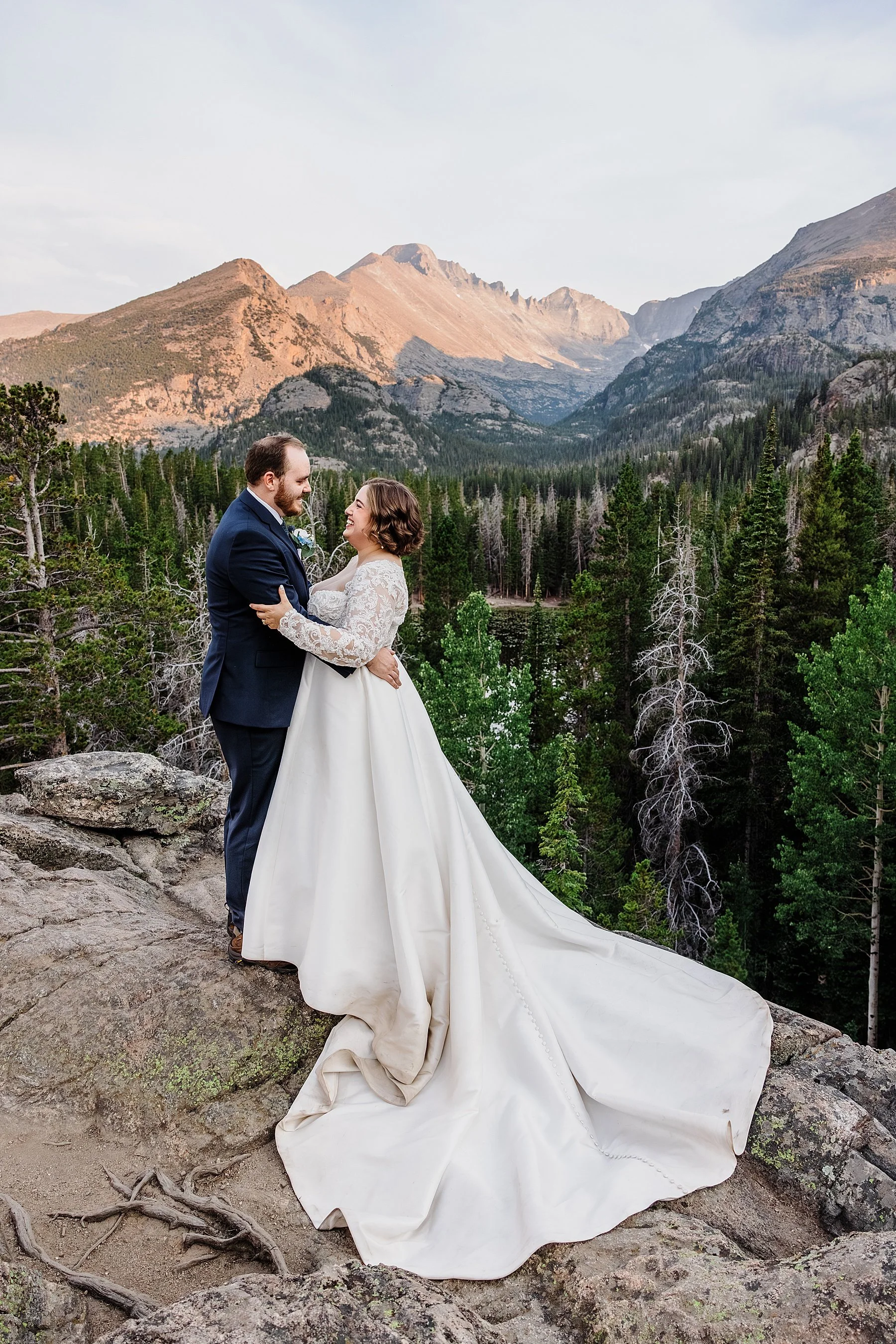 August-Elopement-at-3M-Curve-Rocky-Mountain-National-Park033.jpg