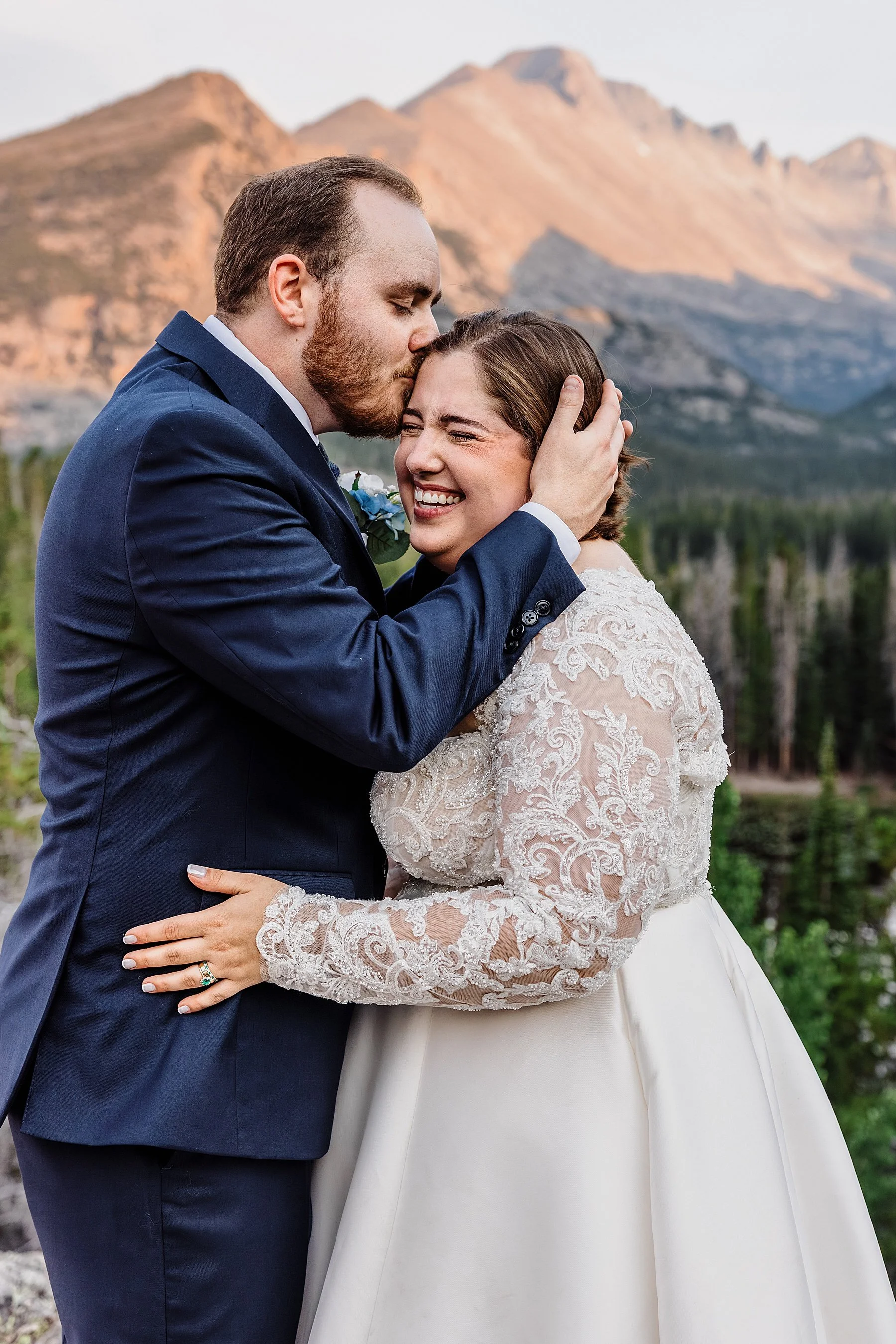 August-Elopement-at-3M-Curve-Rocky-Mountain-National-Park036.jpg