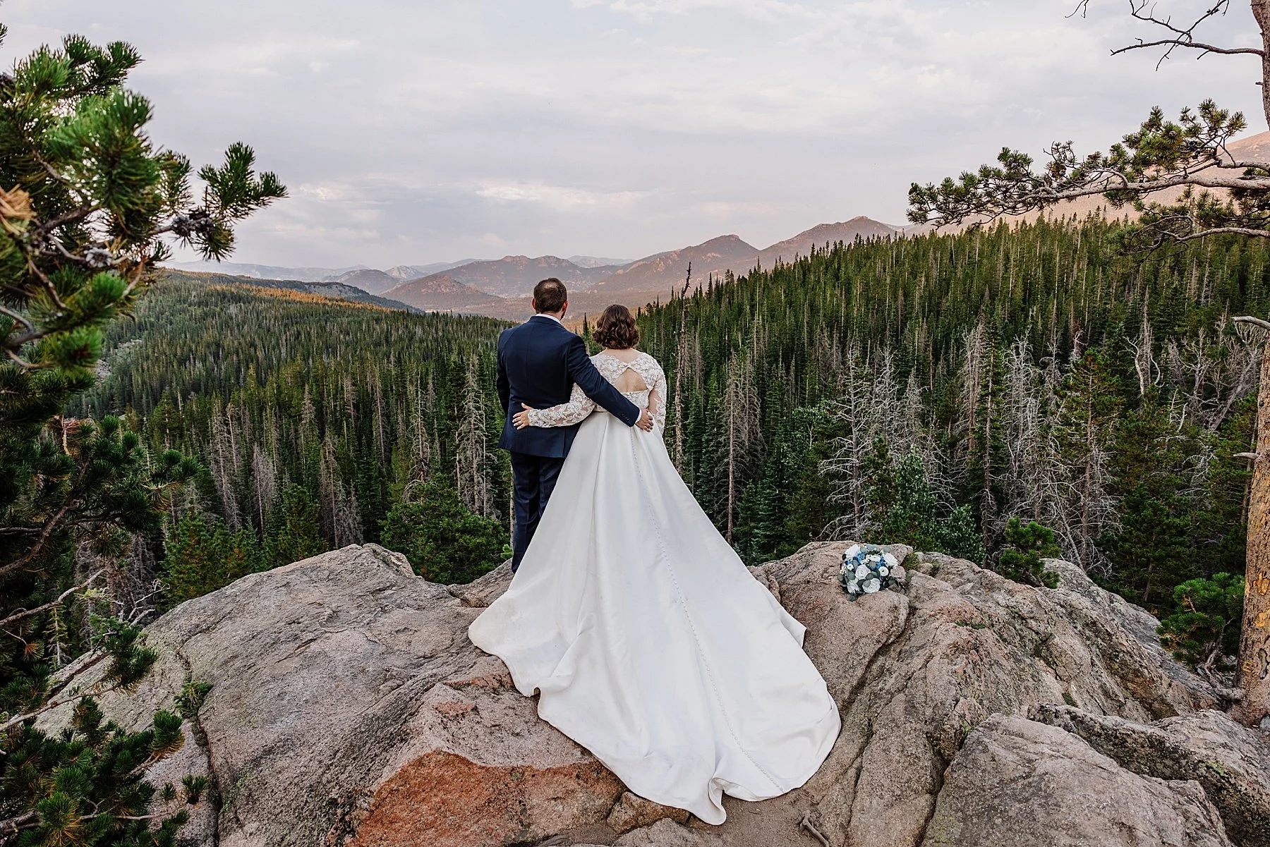 August-Elopement-at-3M-Curve-Rocky-Mountain-National-Park037.jpg