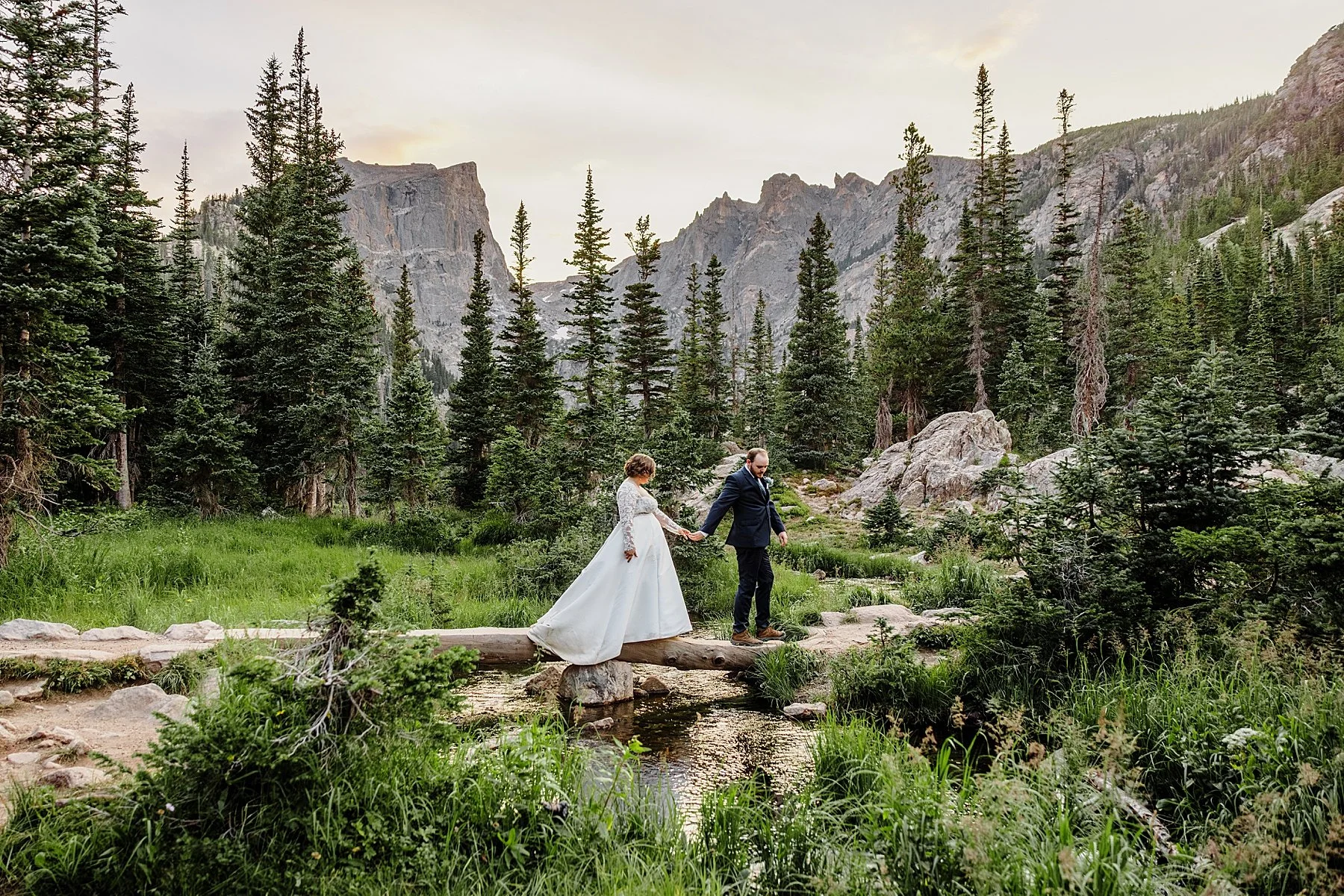 August-Elopement-at-3M-Curve-Rocky-Mountain-National-Park039.jpg