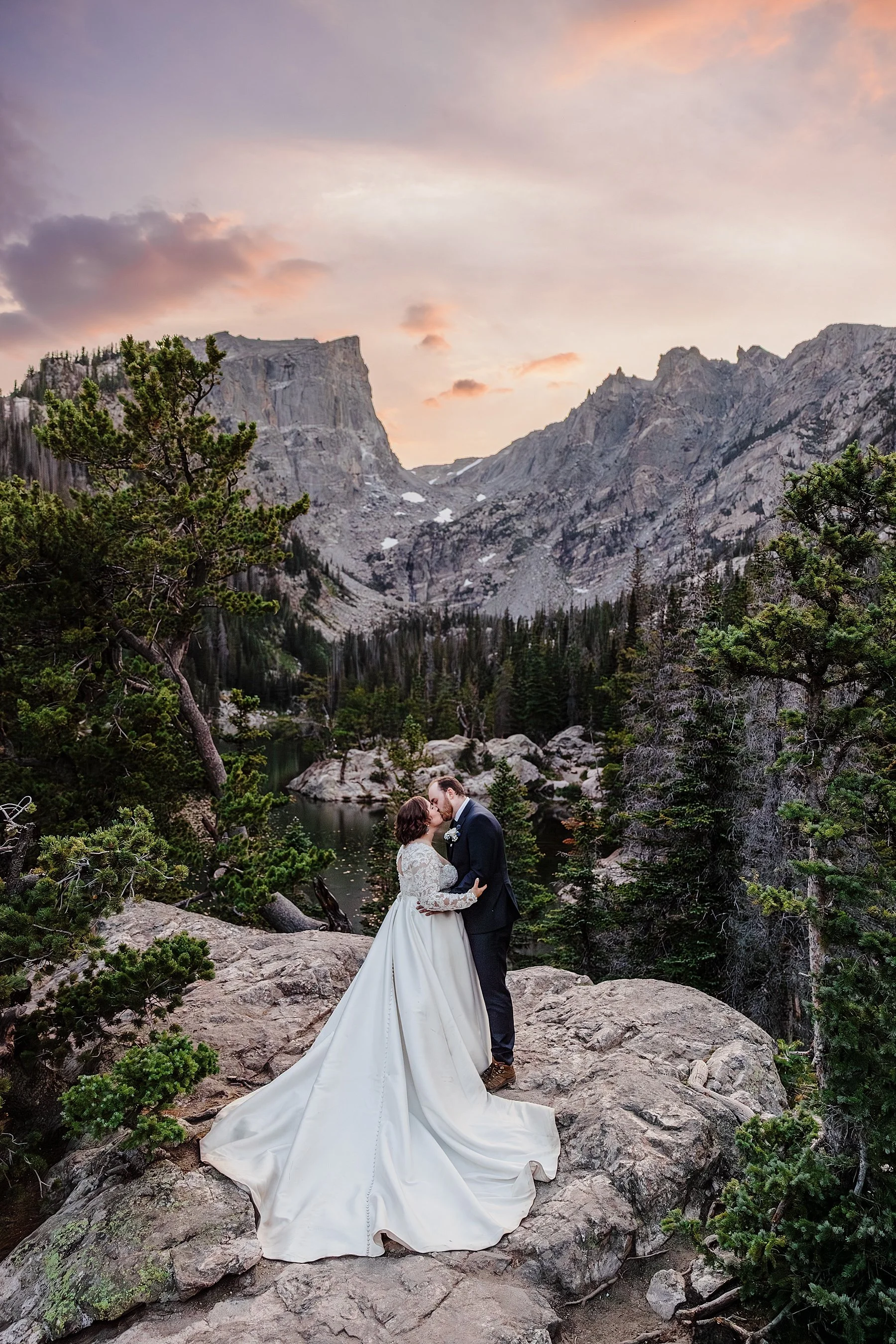 August-Elopement-at-3M-Curve-Rocky-Mountain-National-Park041.jpg