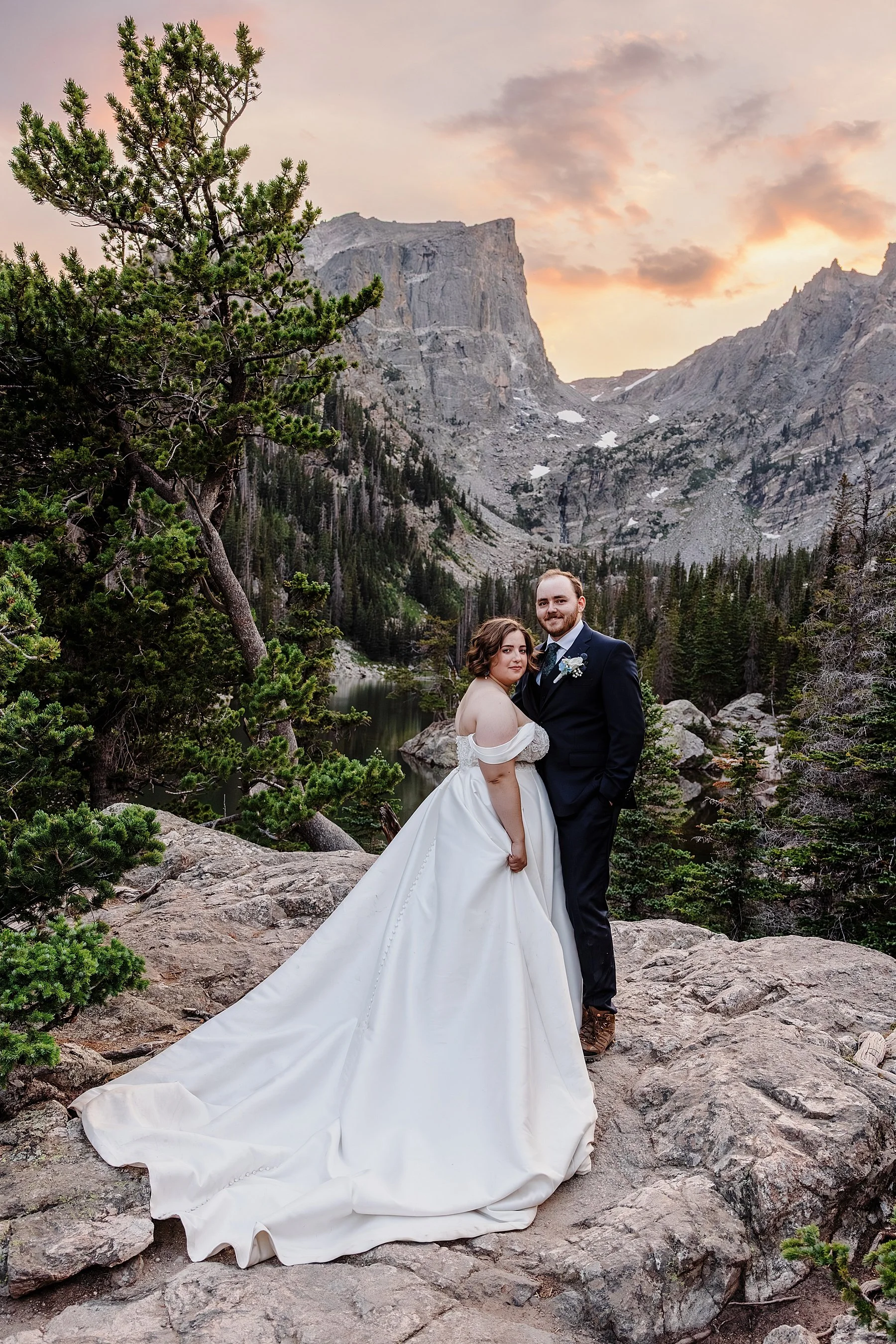 August-Elopement-at-3M-Curve-Rocky-Mountain-National-Park044.jpg