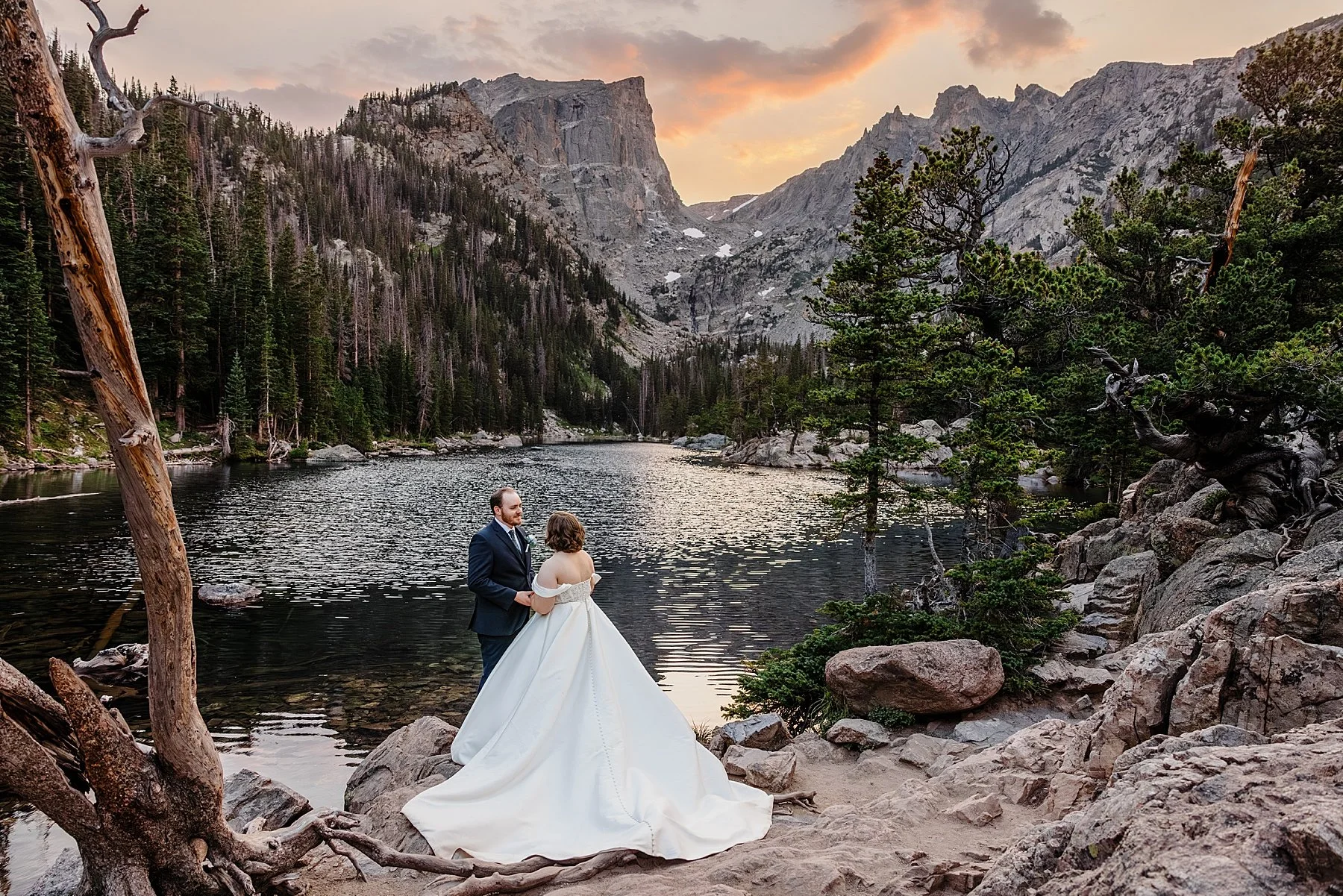 August-Elopement-at-3M-Curve-Rocky-Mountain-National-Park045.jpg