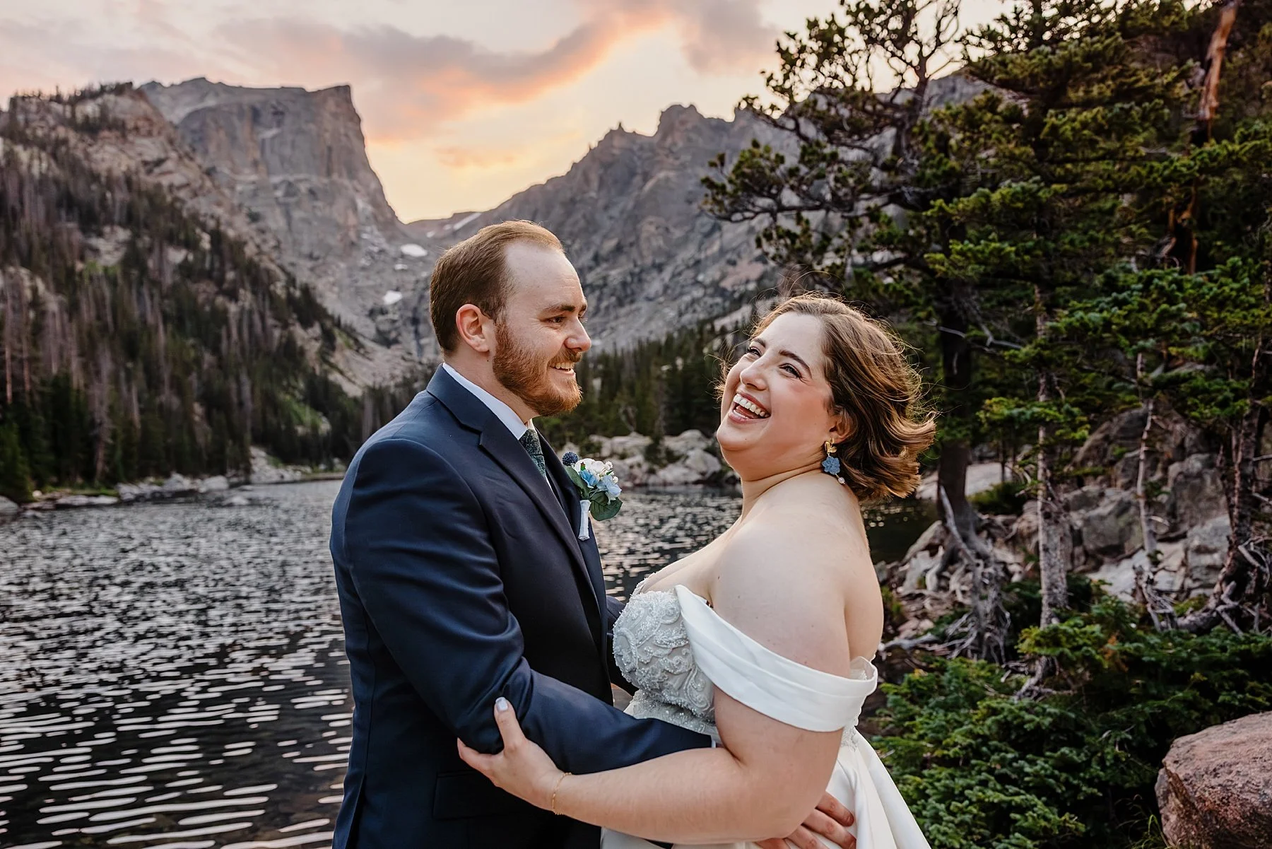 August-Elopement-at-3M-Curve-Rocky-Mountain-National-Park046.jpg
