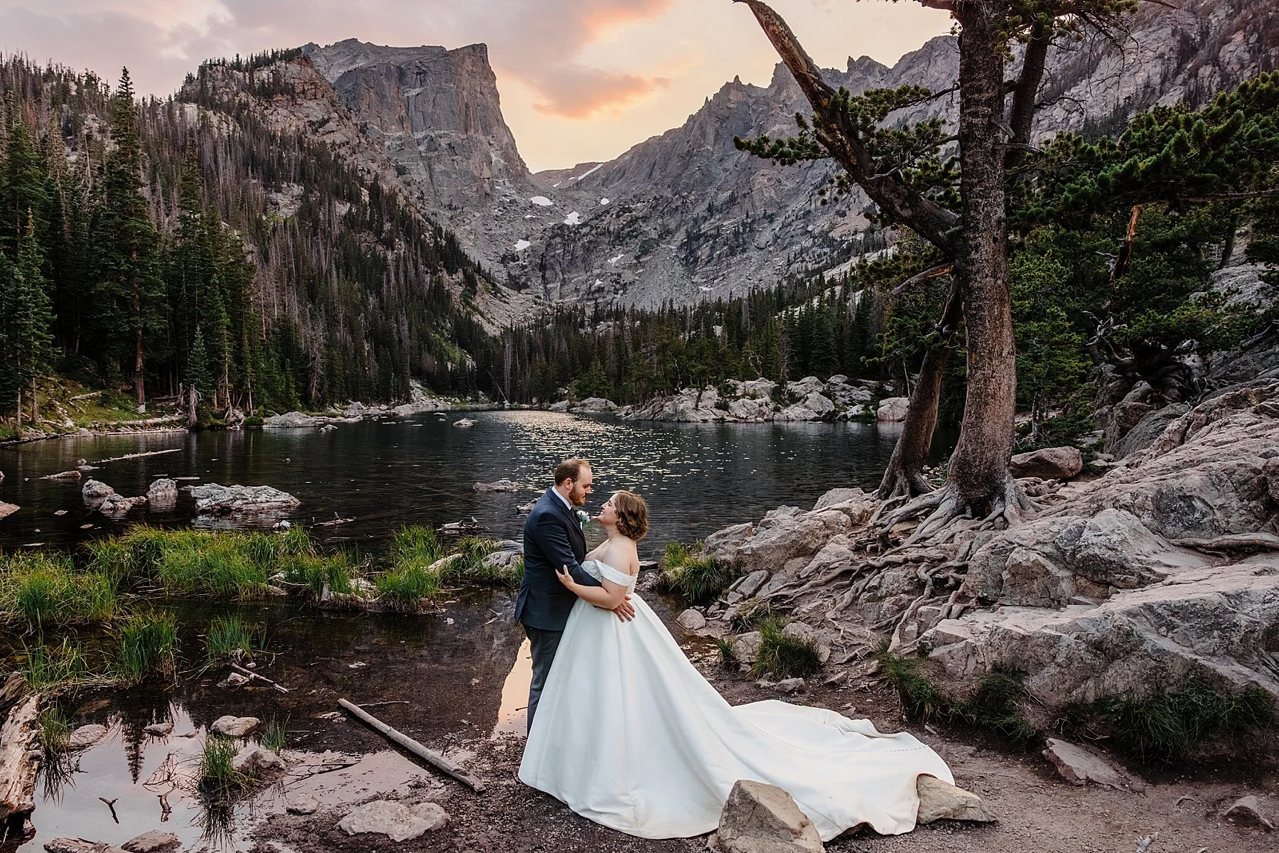 August-Elopement-at-3M-Curve-Rocky-Mountain-National-Park047.jpg