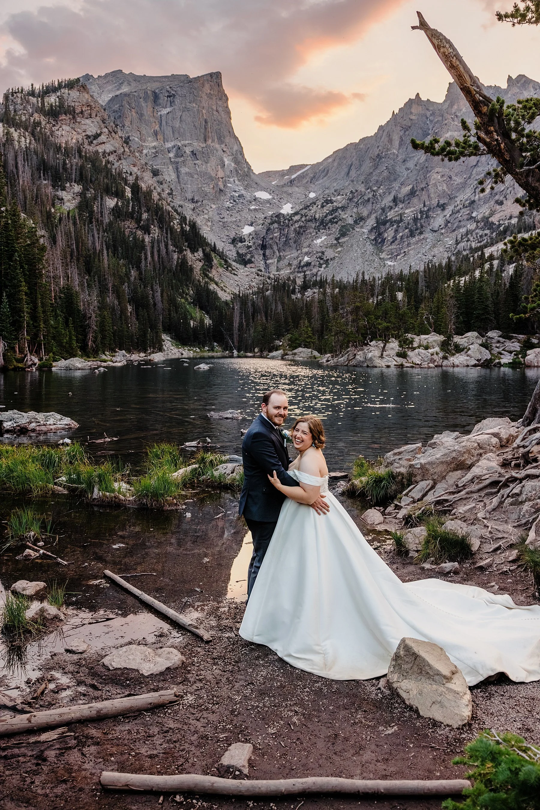 August-Elopement-at-3M-Curve-Rocky-Mountain-National-Park048.jpg