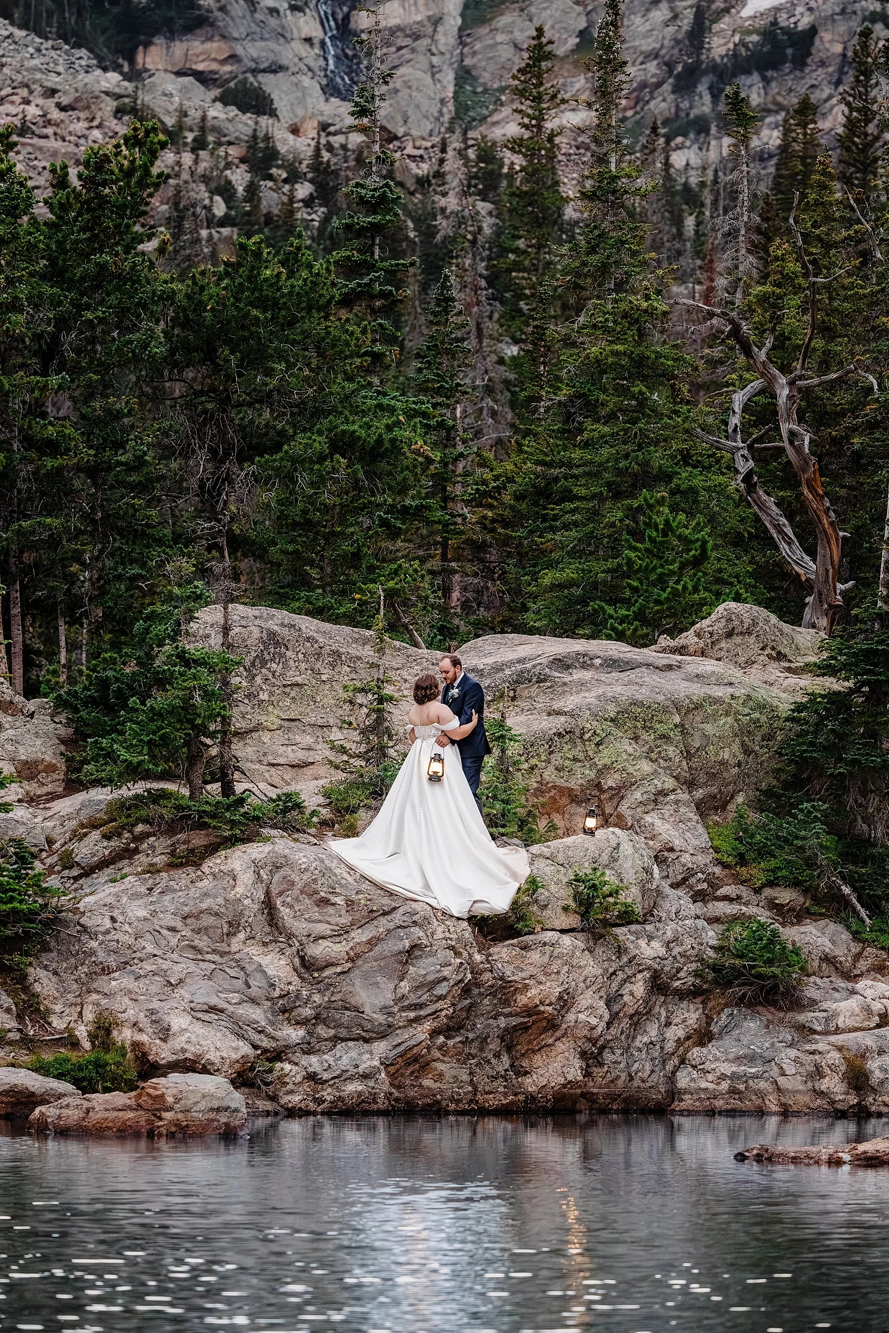 August-Elopement-at-3M-Curve-Rocky-Mountain-National-Park050.jpg