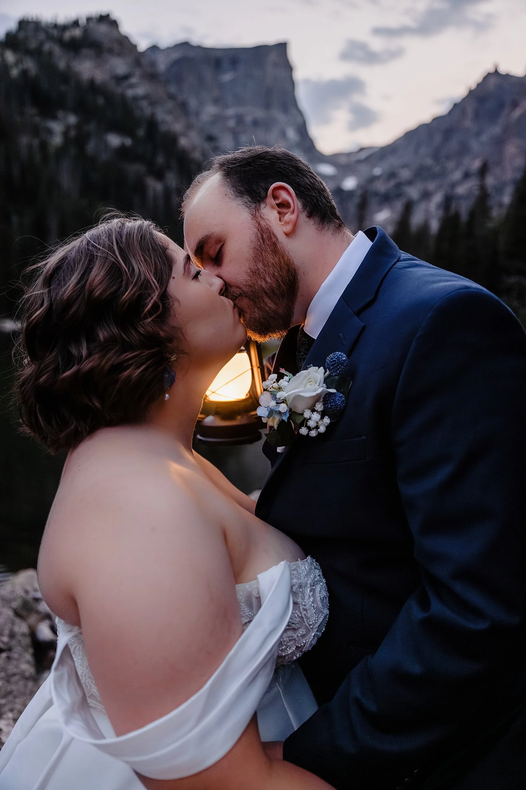 August-Elopement-at-3M-Curve-Rocky-Mountain-National-Park056.jpg