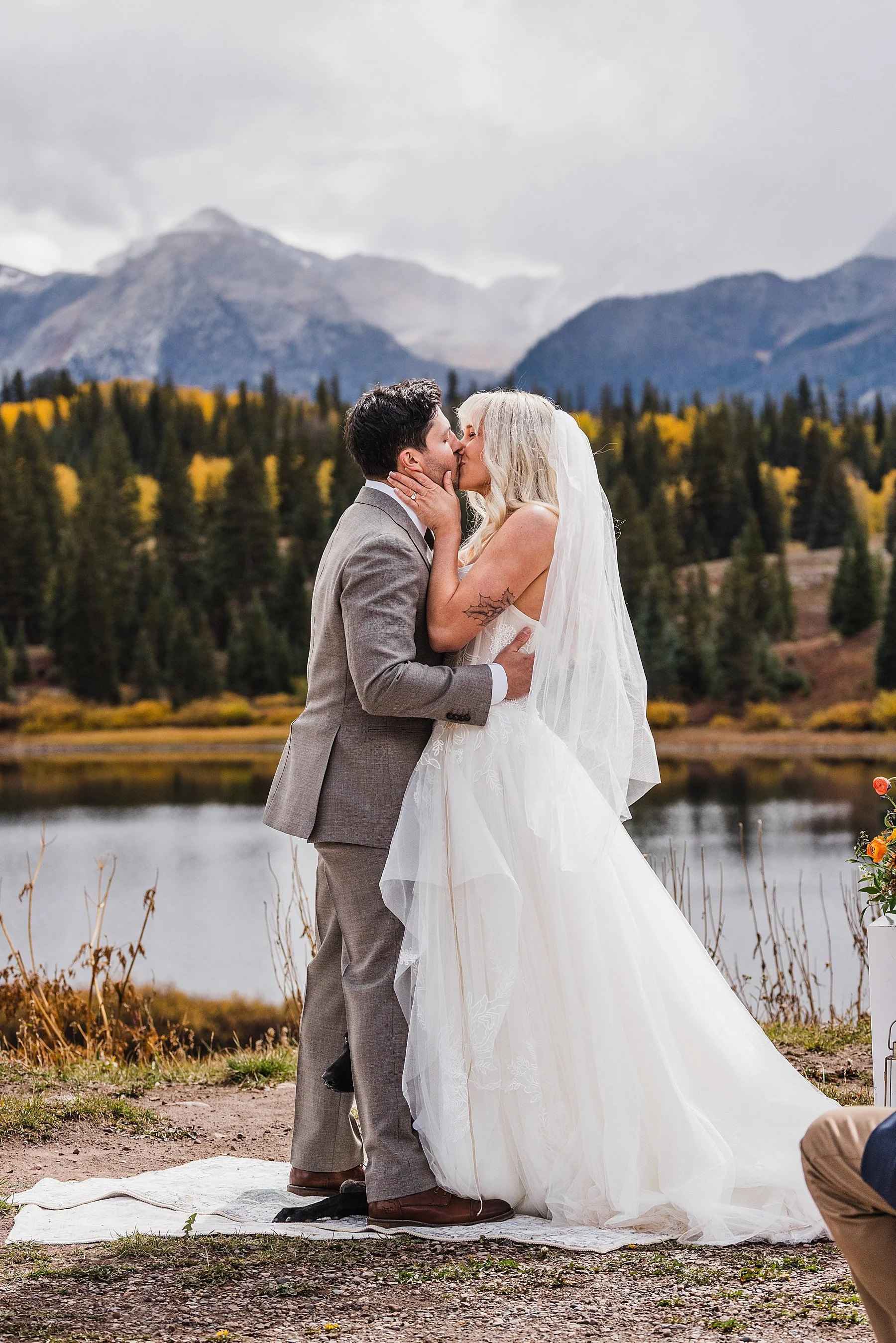 Small-Wedding-in-Ouray-Colorado-Mountains_0022.jpg