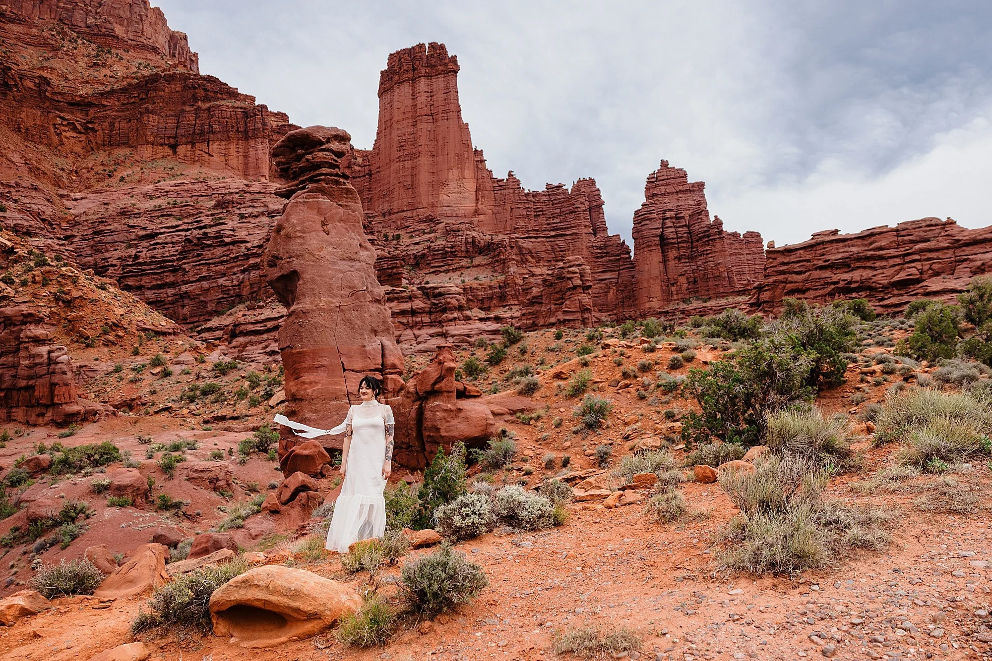 April-Moab-Elopement-Photographer_0002.jpg