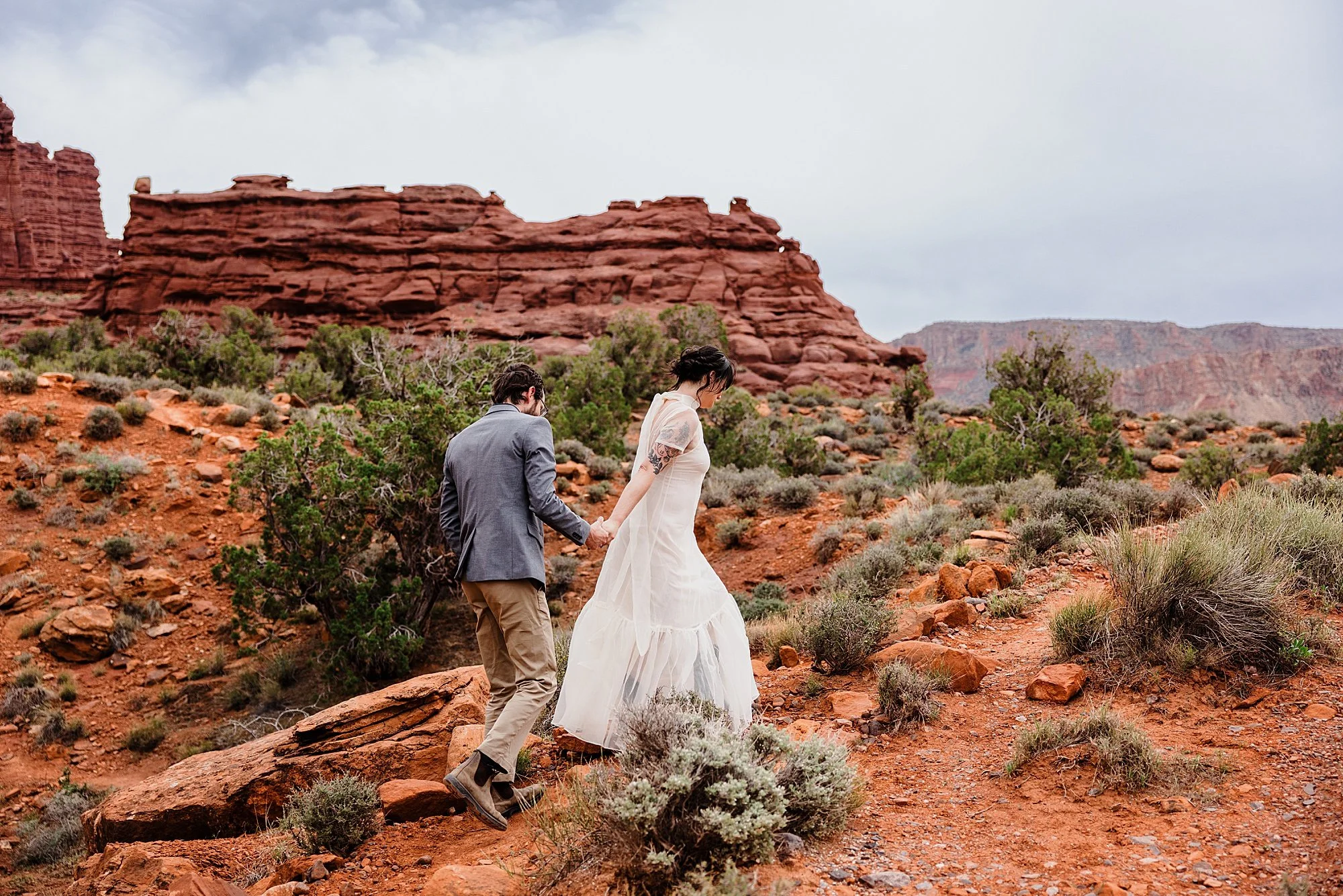 April-Moab-Elopement-Photographer_0005.jpg