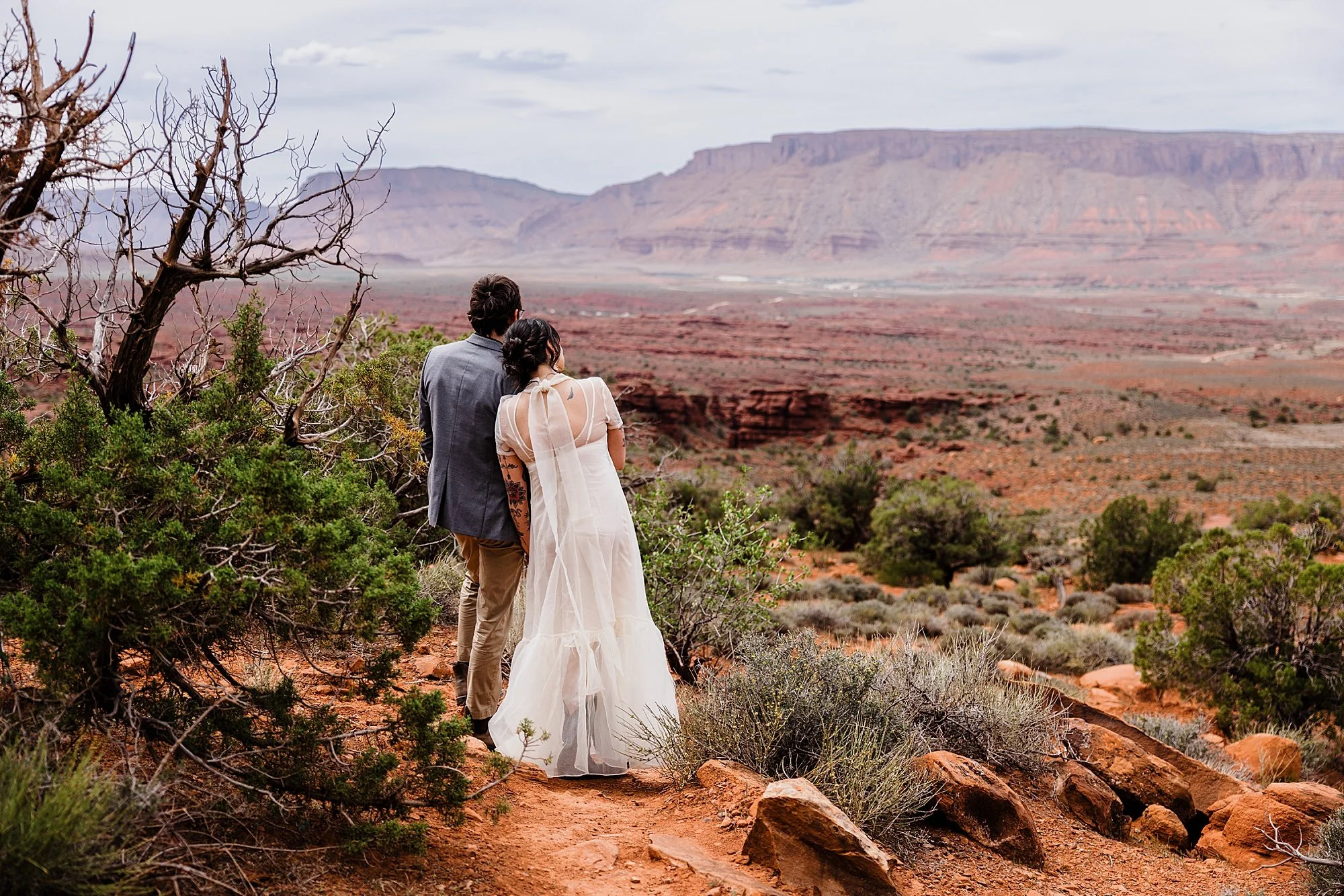 April-Moab-Elopement-Photographer_0010.jpg