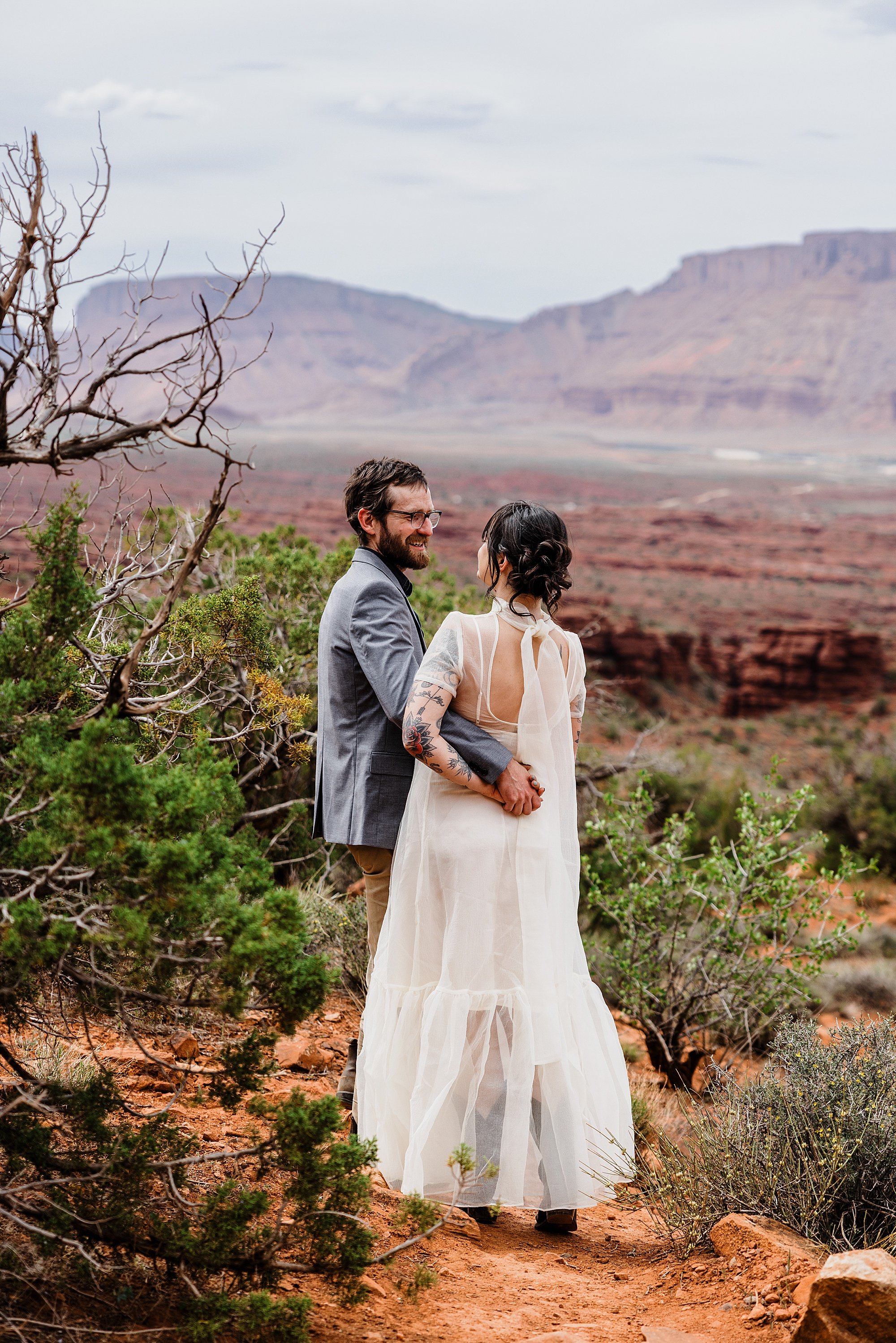 April-Moab-Elopement-Photographer_0011.jpg