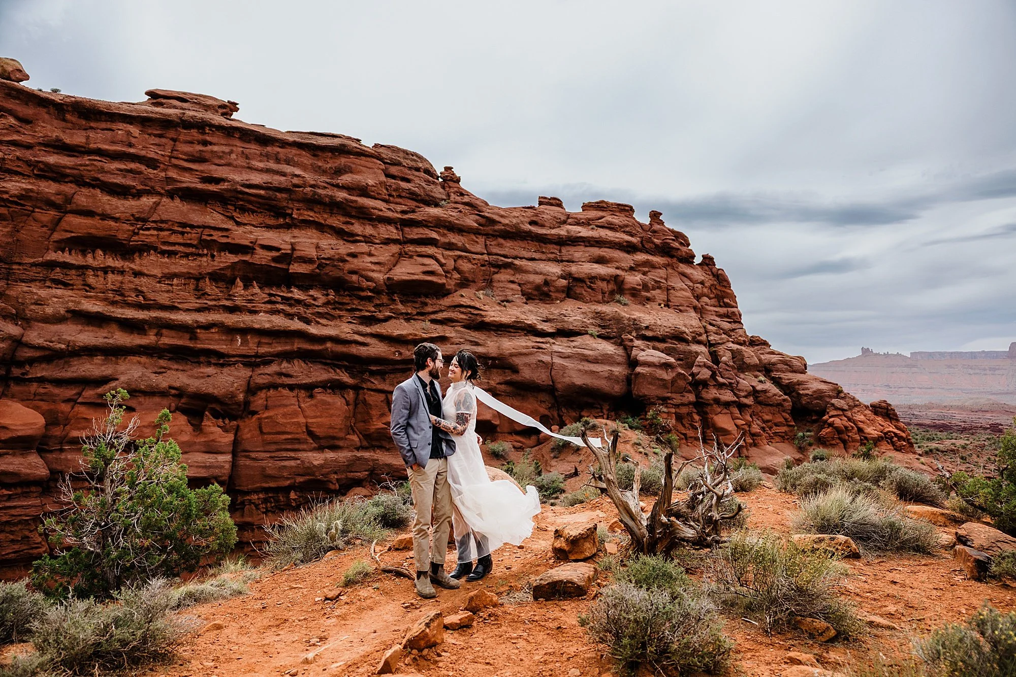 April-Moab-Elopement-Photographer_0014.jpg