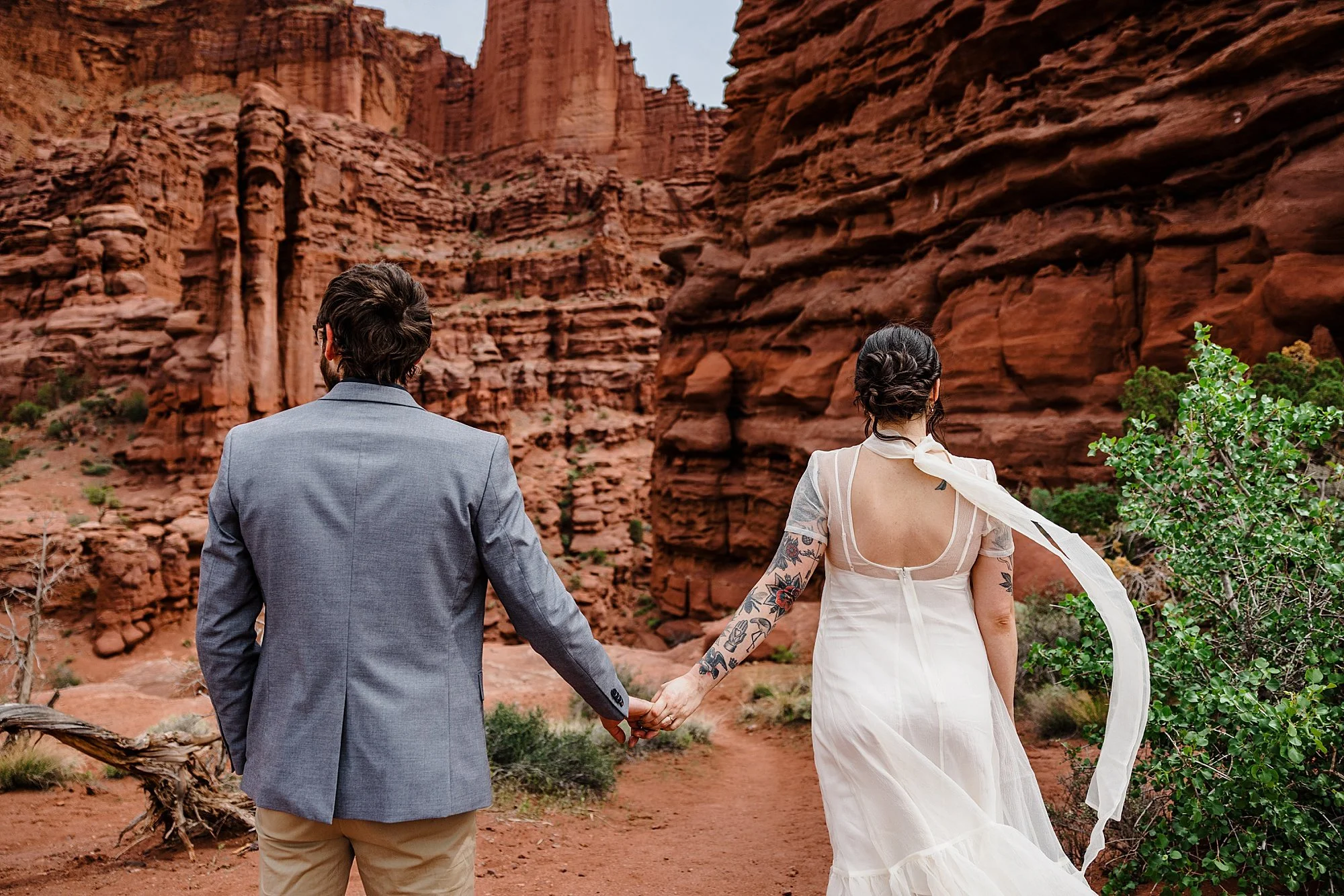 April-Moab-Elopement-Photographer_0016.jpg