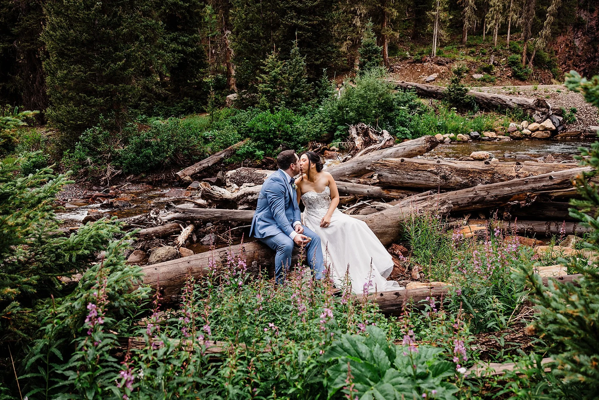 Summer-Waterfall-and-Off-Road-Elopement-in-Ouray-Colorado_0041.jpg
