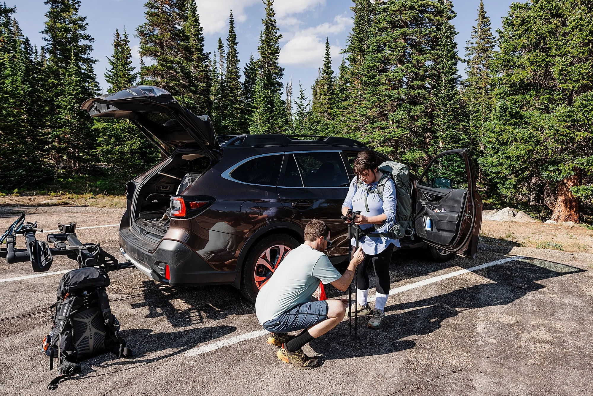Summer-Hiking-Elopement-to-an-Alpine-Lake-in-Colorado_001.jpg