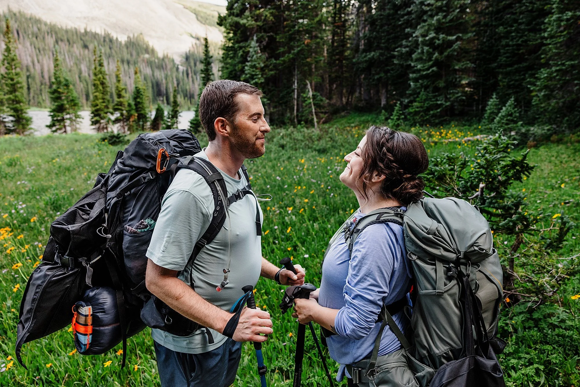 Summer-Hiking-Elopement-to-an-Alpine-Lake-in-Colorado_005.jpg