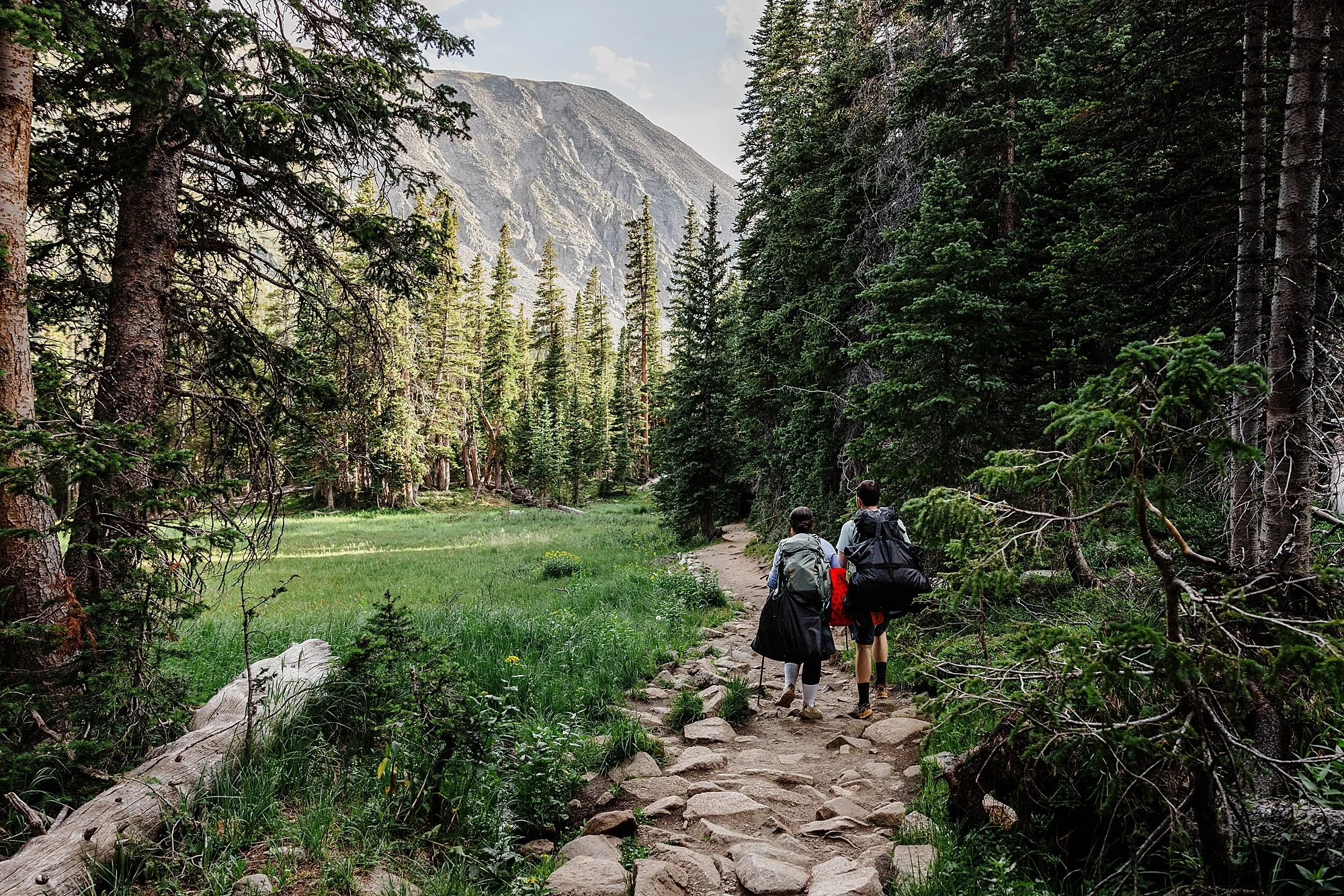Summer-Hiking-Elopement-to-an-Alpine-Lake-in-Colorado_007.jpg