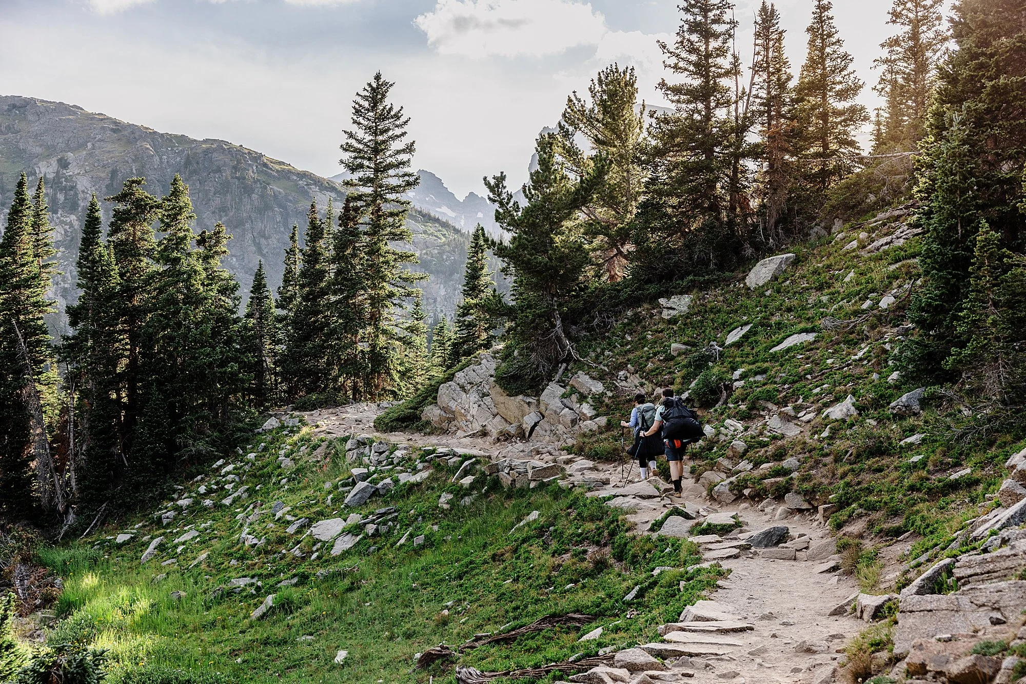 Summer-Hiking-Elopement-to-an-Alpine-Lake-in-Colorado_008.jpg