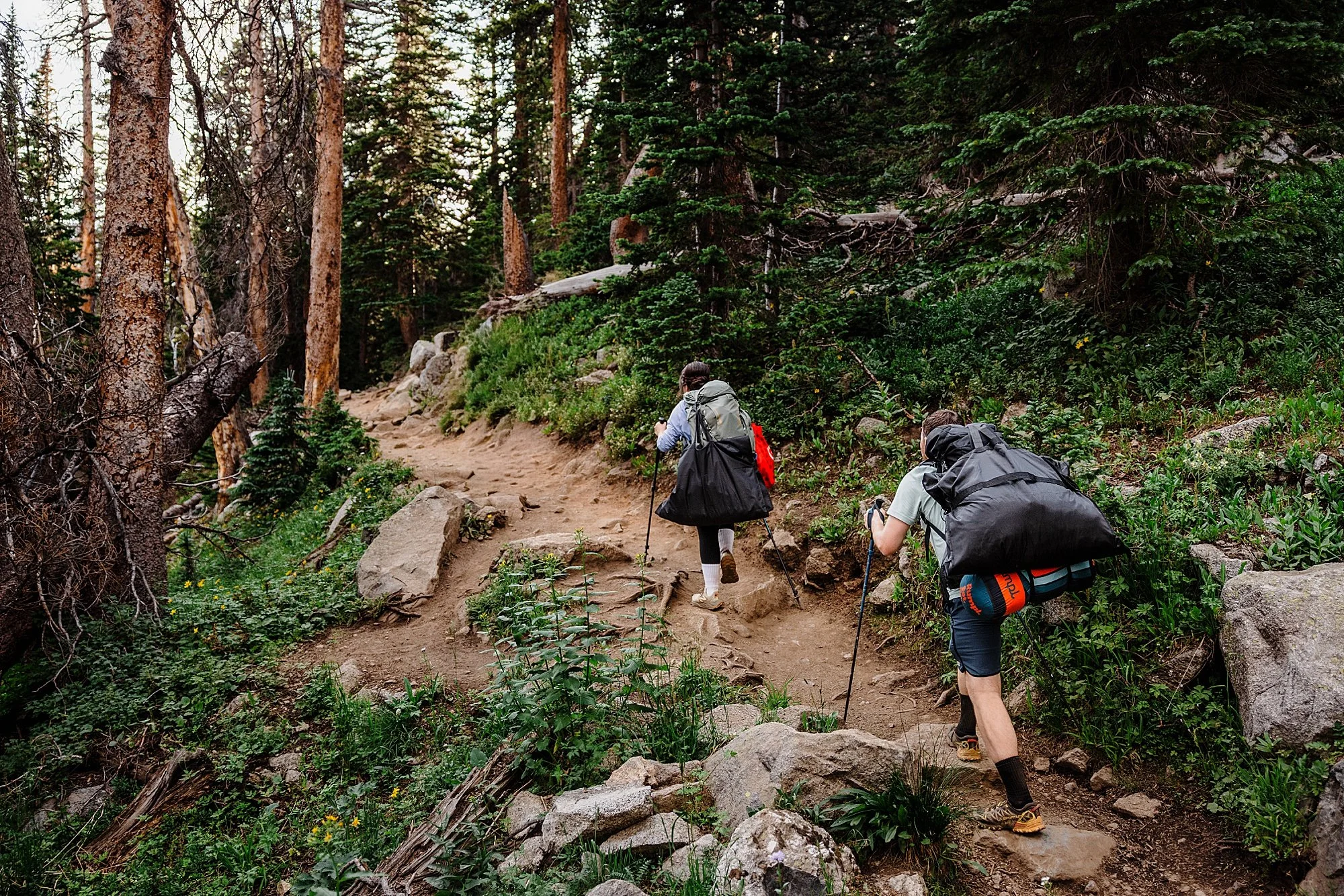 Summer-Hiking-Elopement-to-an-Alpine-Lake-in-Colorado_011.jpg