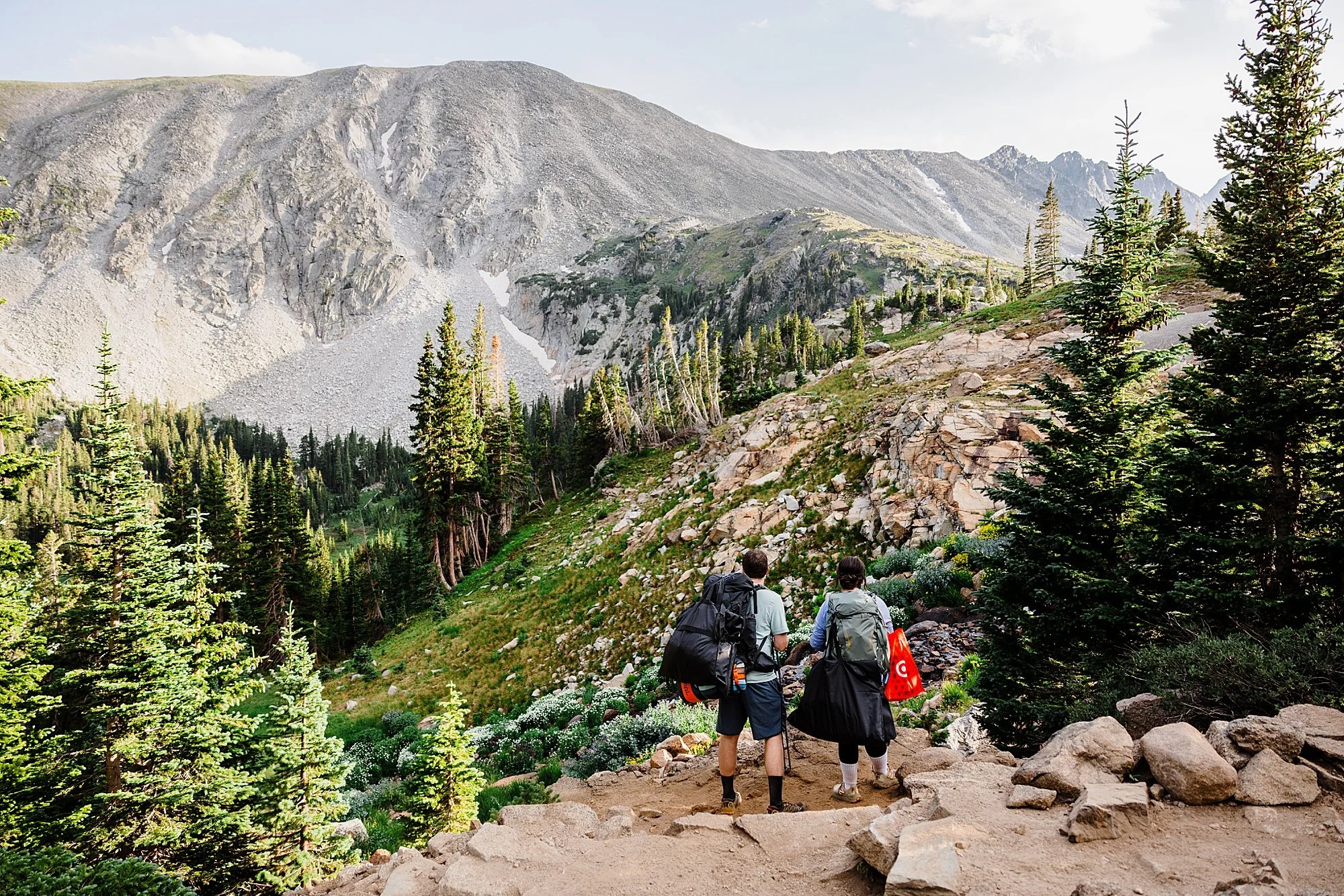 Summer-Hiking-Elopement-to-an-Alpine-Lake-in-Colorado_013.jpg