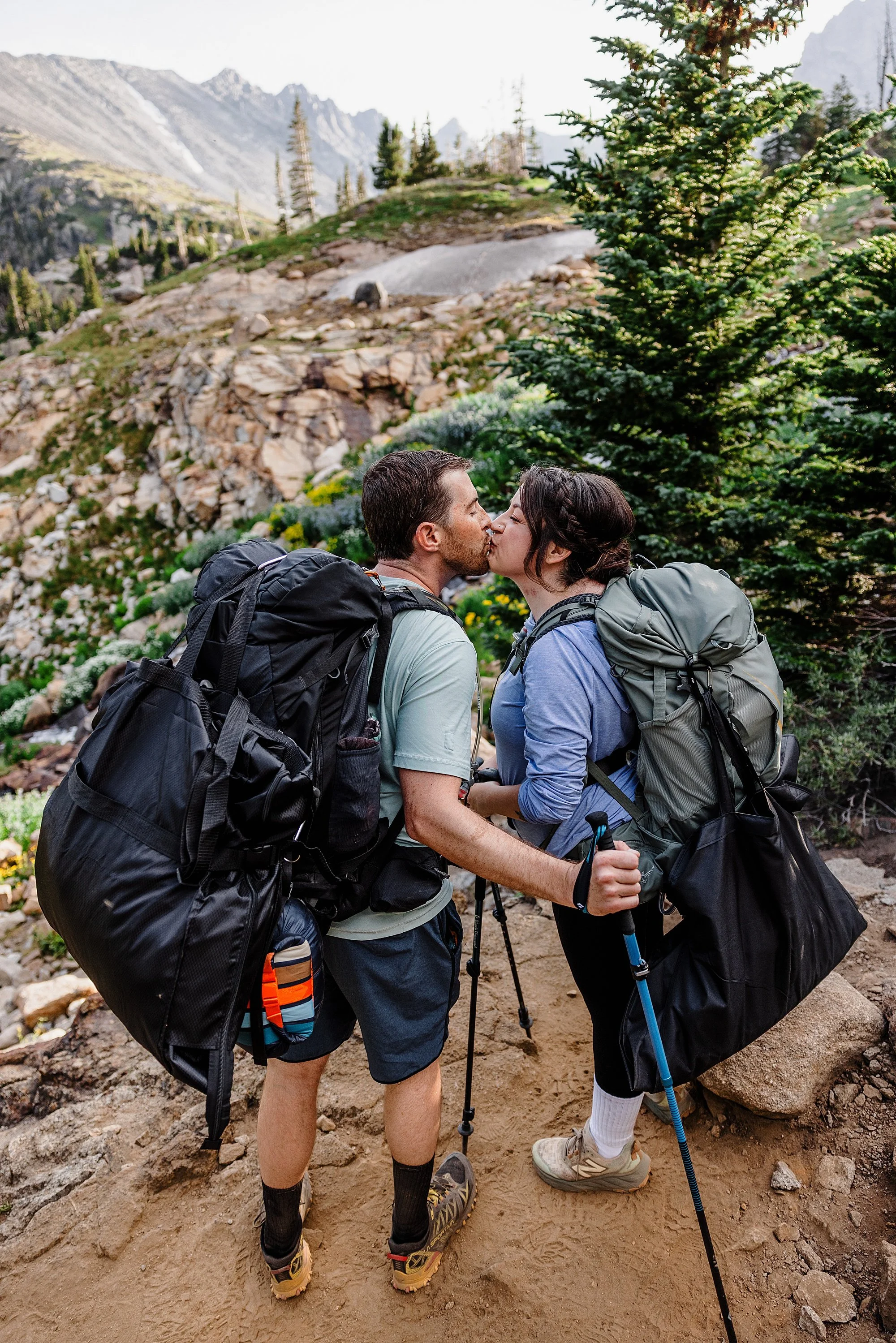 Summer-Hiking-Elopement-to-an-Alpine-Lake-in-Colorado_014.jpg