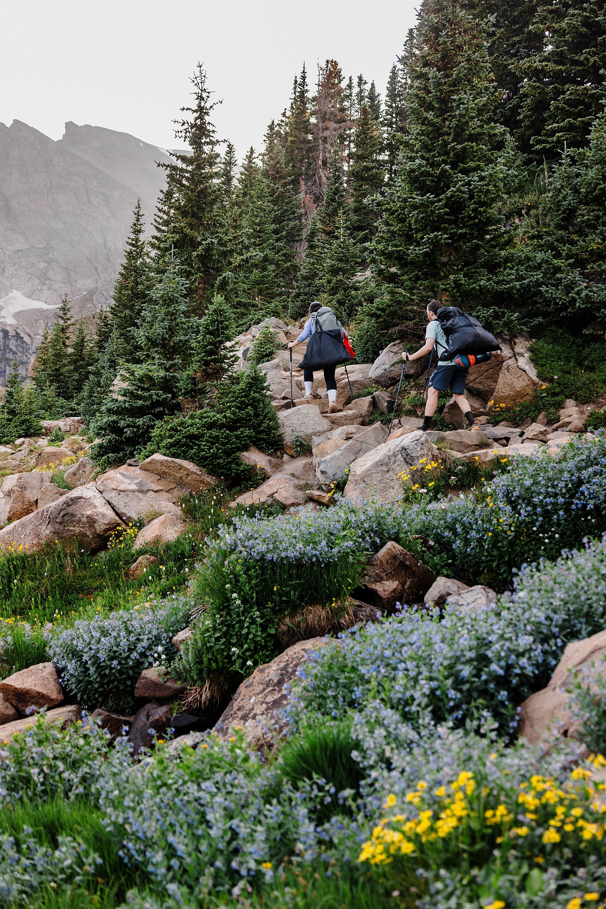 Summer-Hiking-Elopement-to-an-Alpine-Lake-in-Colorado_017.jpg