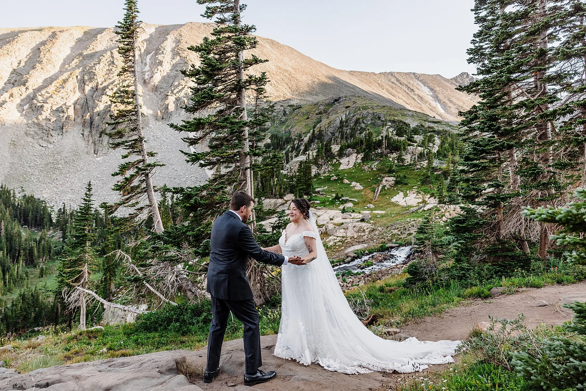 Summer-Hiking-Elopement-to-an-Alpine-Lake-in-Colorado_025.jpg