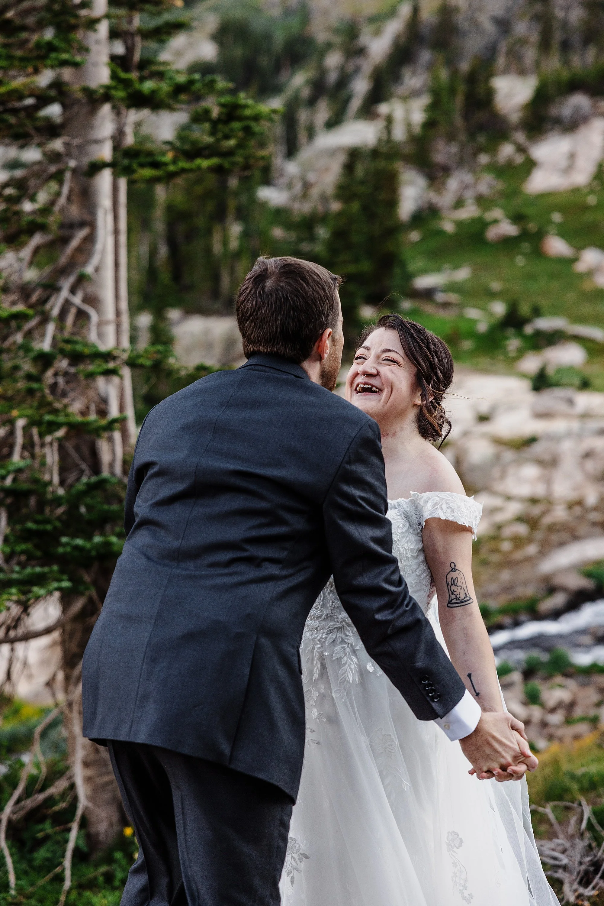 Summer-Hiking-Elopement-to-an-Alpine-Lake-in-Colorado_027.jpg