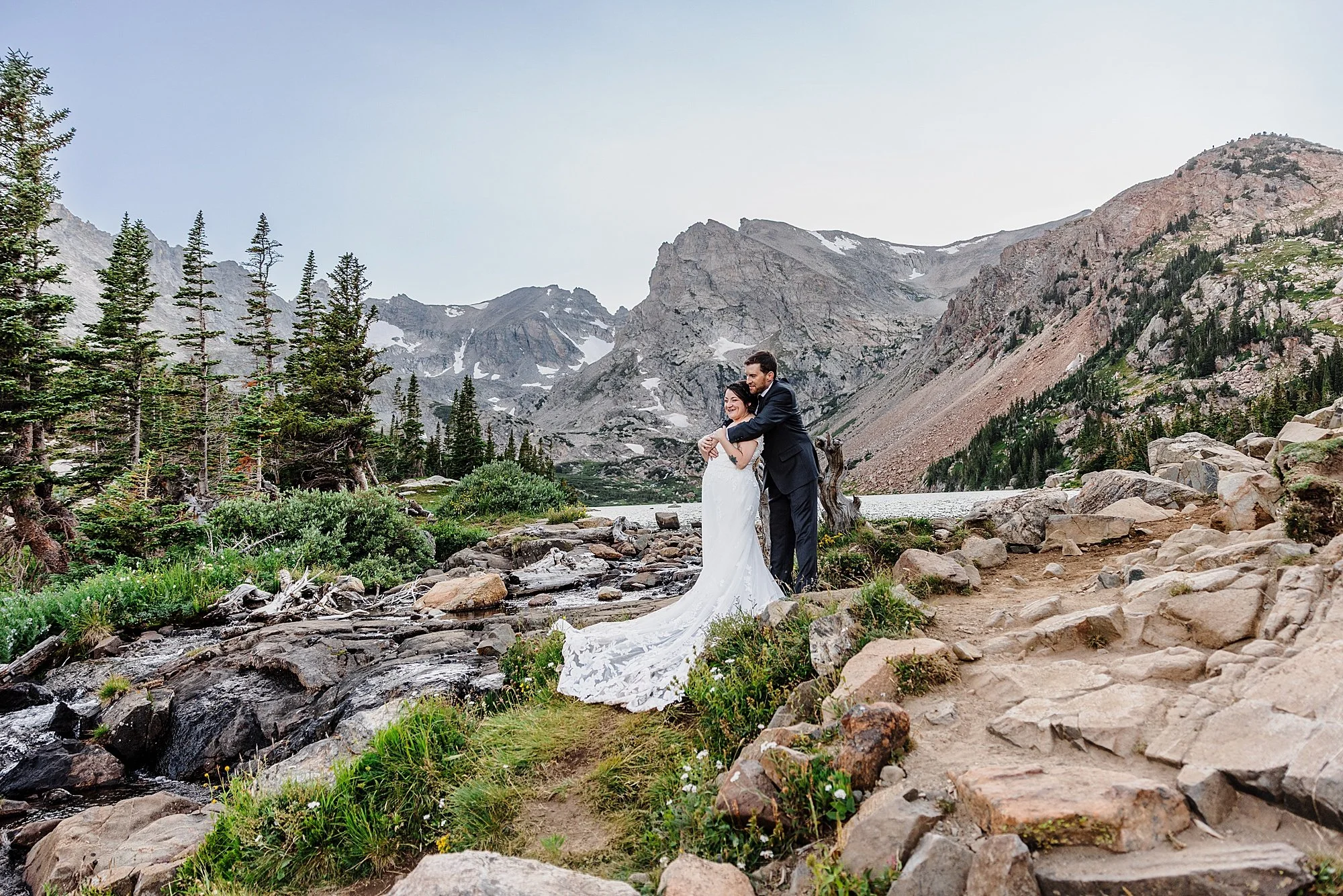 Summer-Hiking-Elopement-to-an-Alpine-Lake-in-Colorado_028.jpg
