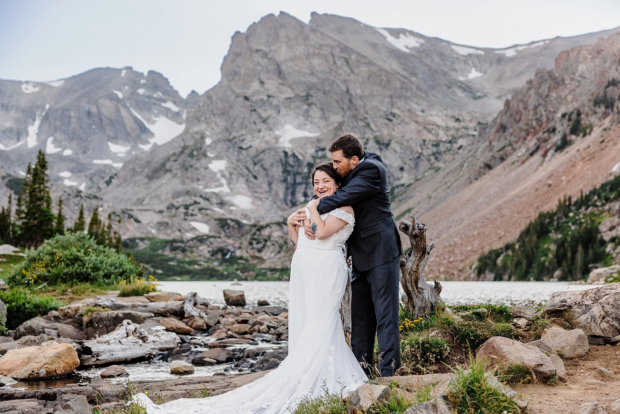 Summer-Hiking-Elopement-to-an-Alpine-Lake-in-Colorado_029.jpg