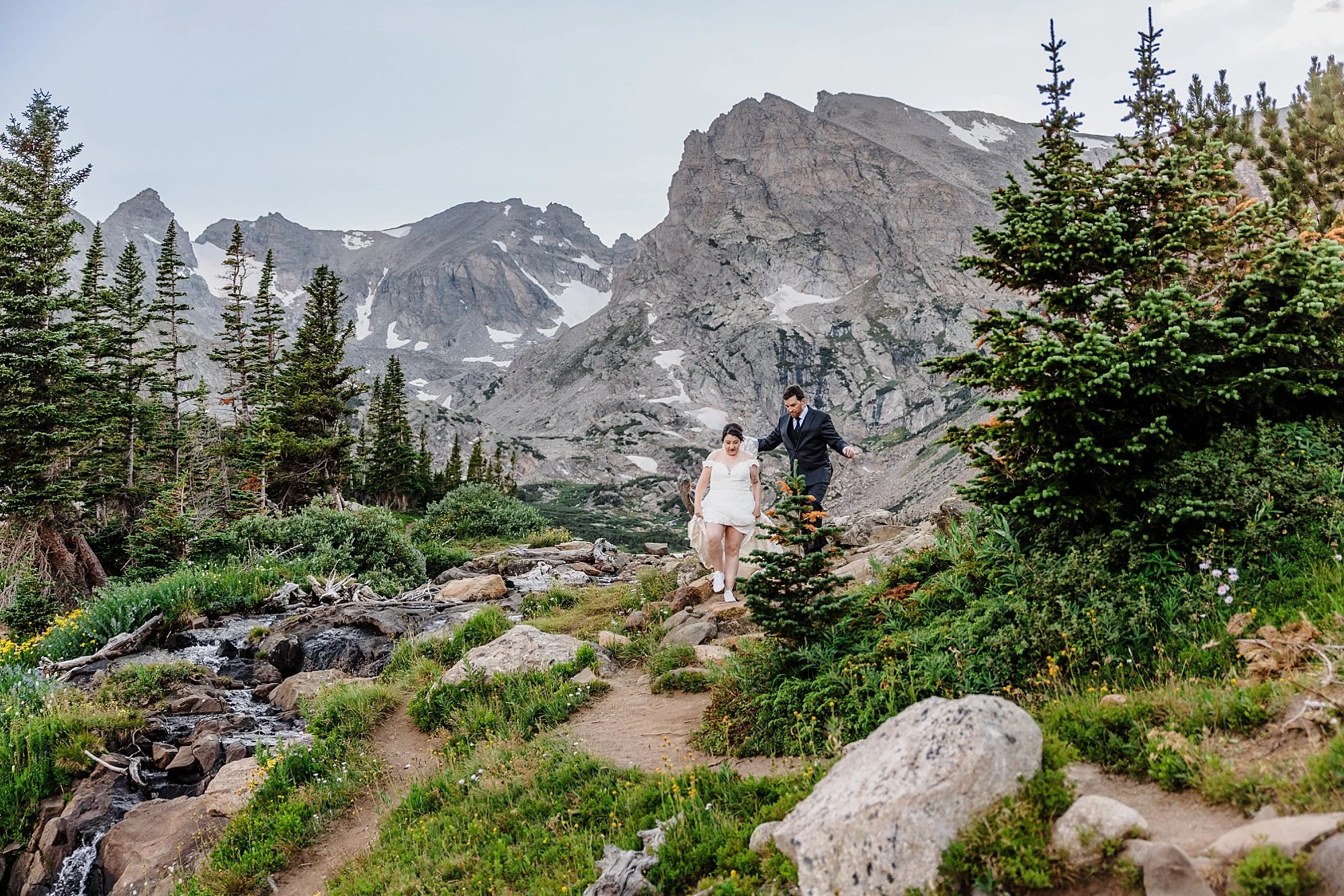 Summer-Hiking-Elopement-to-an-Alpine-Lake-in-Colorado_031.jpg