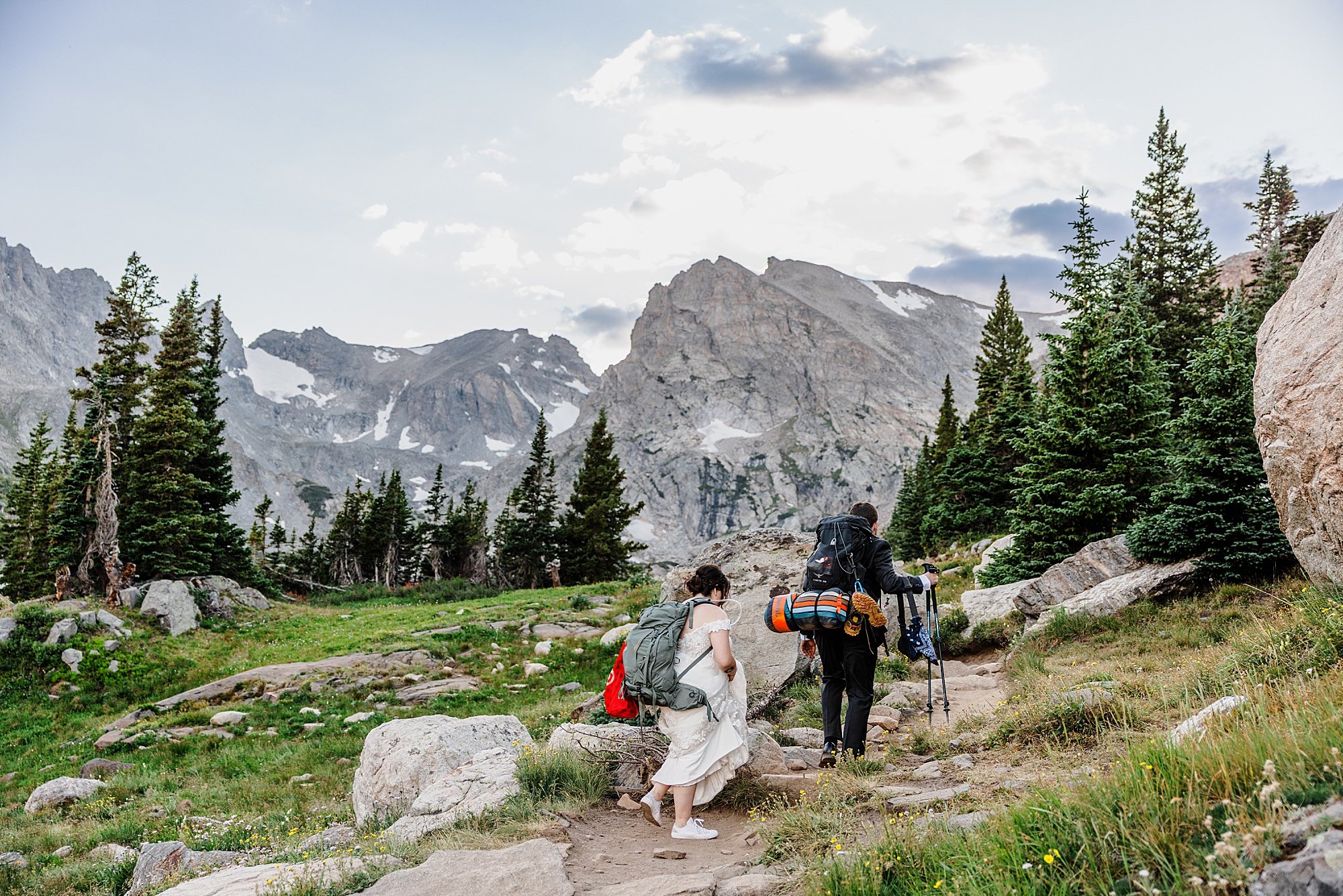 Summer-Hiking-Elopement-to-an-Alpine-Lake-in-Colorado_032.jpg