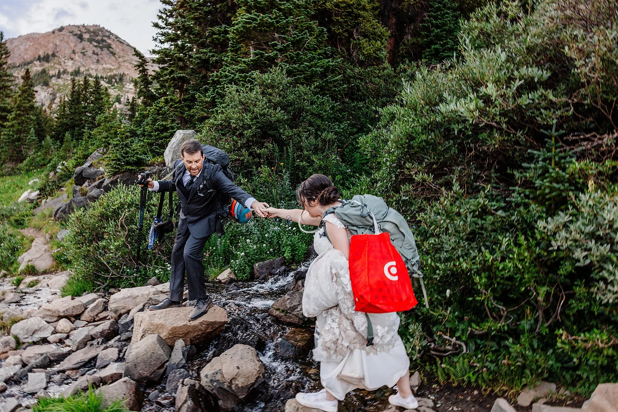 Summer-Hiking-Elopement-to-an-Alpine-Lake-in-Colorado_033.jpg